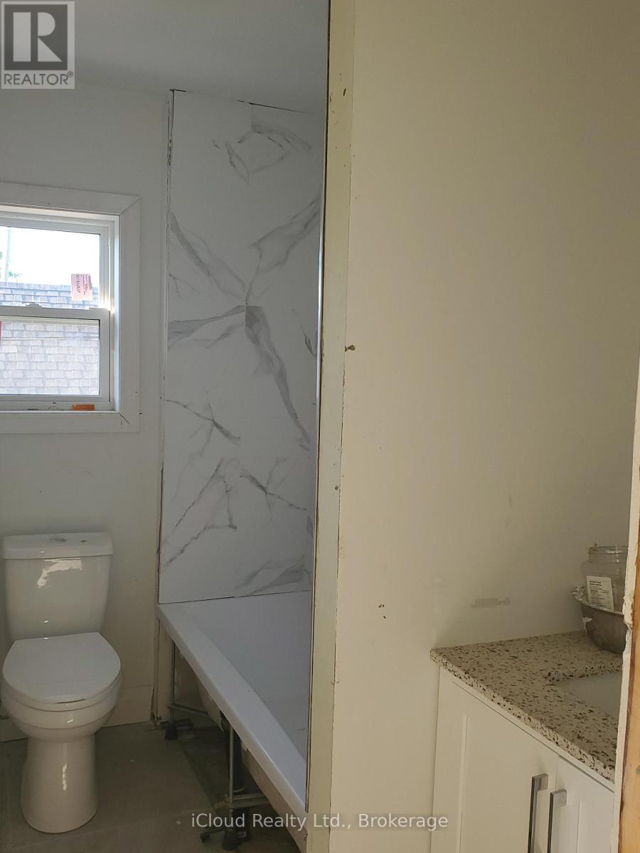 62 Currie Street, St. Catharines, Ontario  L2M 5M8 - Photo 3 - X12766688