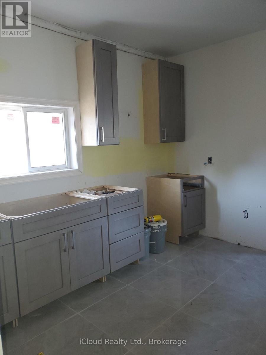 62 Currie Street, St. Catharines, Ontario  L2M 5M8 - Photo 7 - X12766688