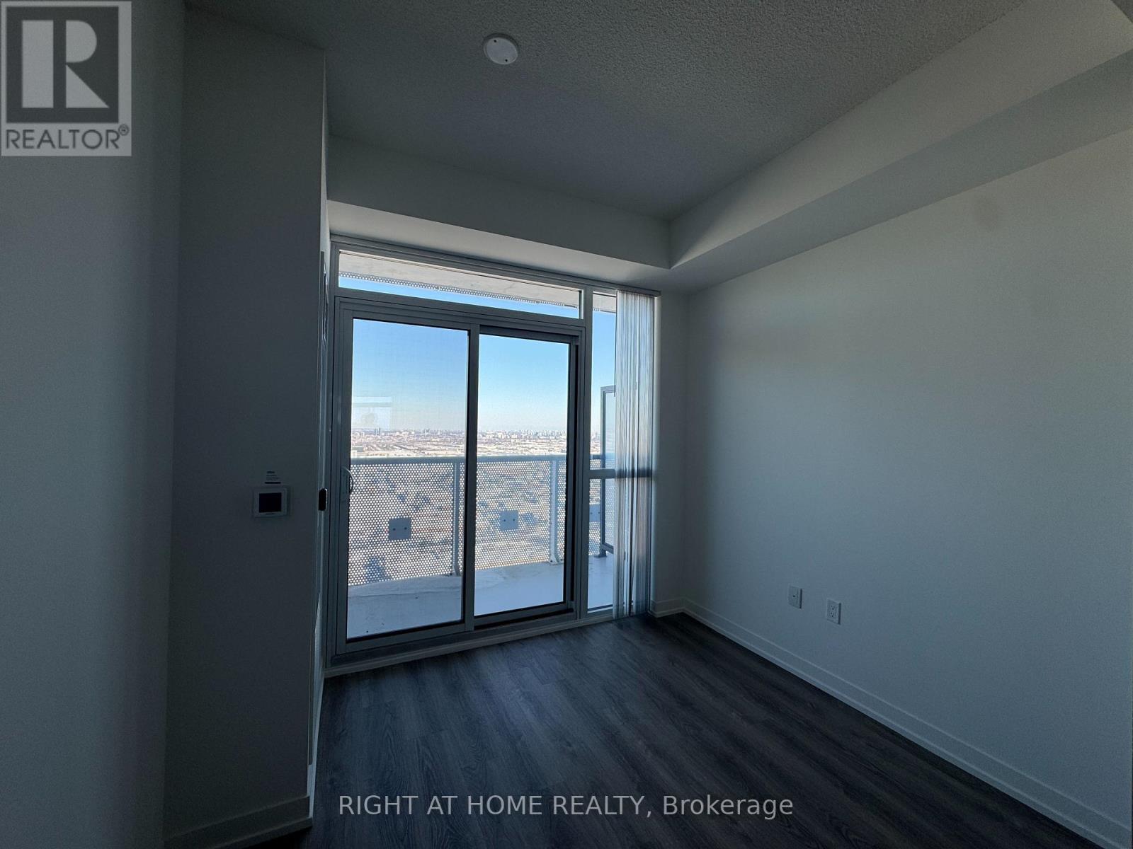 5308 - 8 Interchange Way, Vaughan (Vaughan Corporate Centre), Ontario  L4K 0R2 - Photo 5 - N12740536