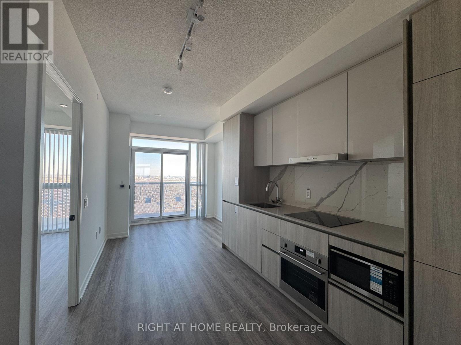 5308 - 8 Interchange Way, Vaughan (Vaughan Corporate Centre), Ontario  L4K 0R2 - Photo 2 - N12740536