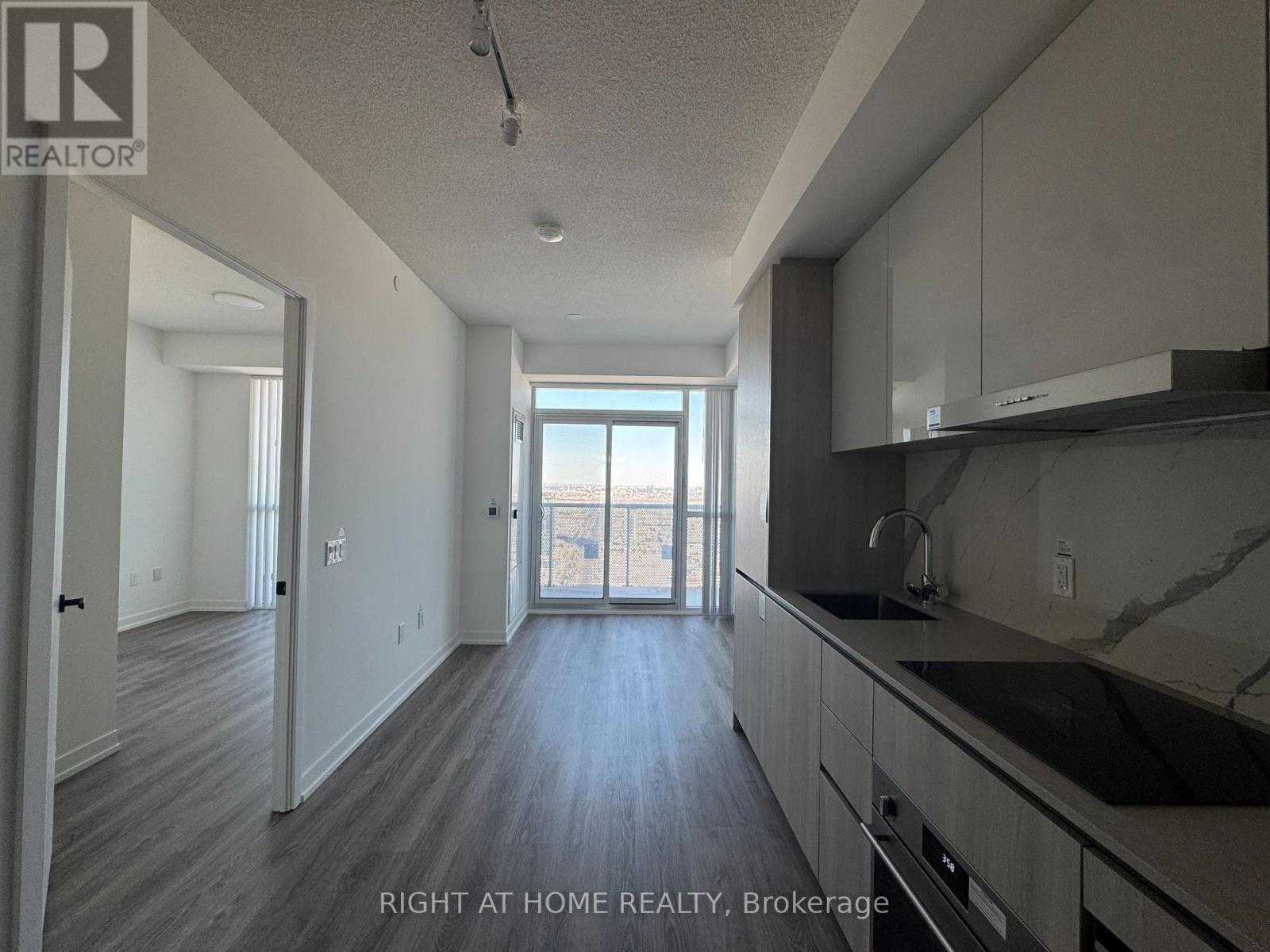 5308 - 8 Interchange Way, Vaughan (Vaughan Corporate Centre), Ontario  L4K 0R2 - Photo 3 - N12740536