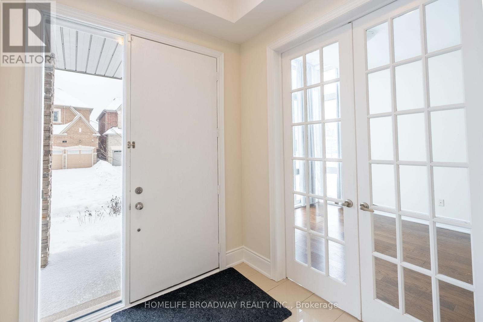 166 Conklin Crescent, Aurora, Ontario  L4G 0Z2 - Photo 2 - N12766446