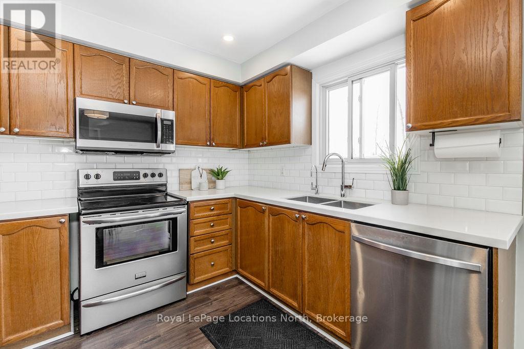 52 Royal Beech Drive, Wasaga Beach, Ontario  L0L 2P0 - Photo 9 - S12766722