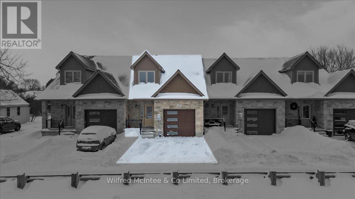 227 Saugeen Street, Saugeen Shores, Ontario  N0H 2L0 - Photo 2 - X12766706