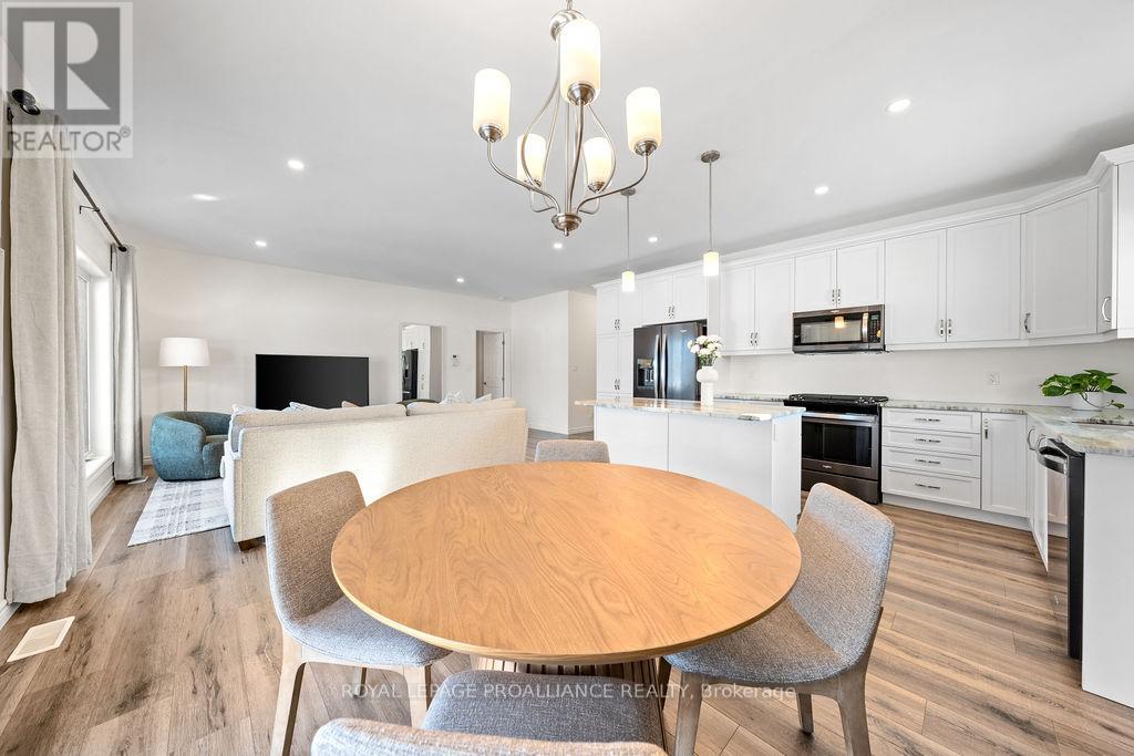 26 Redwood Drive, Belleville (Thurlow Ward), Ontario  K8N 0K4 - Photo 17 - X12766712