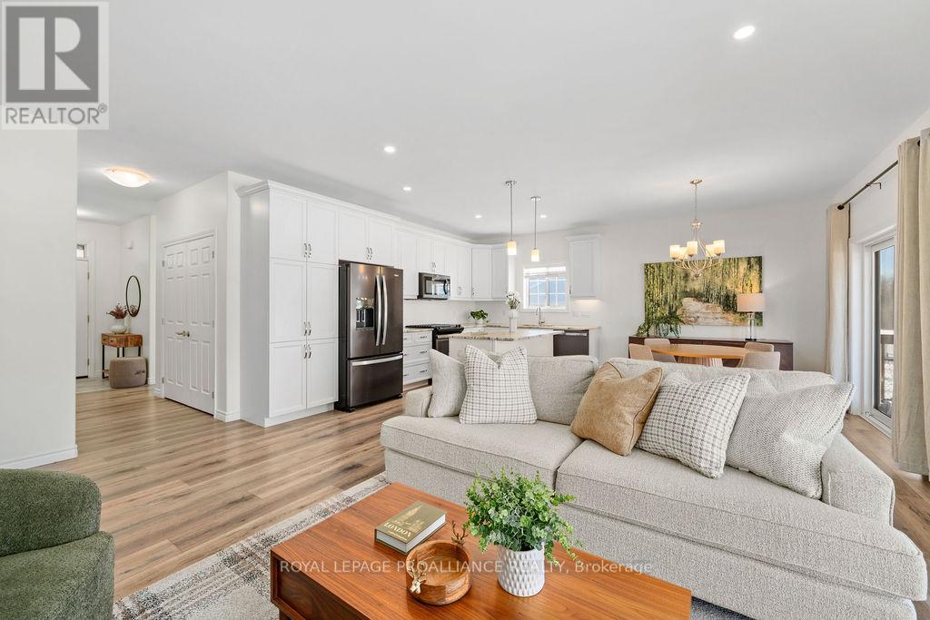 26 Redwood Drive, Belleville (Thurlow Ward), Ontario  K8N 0K4 - Photo 9 - X12766712