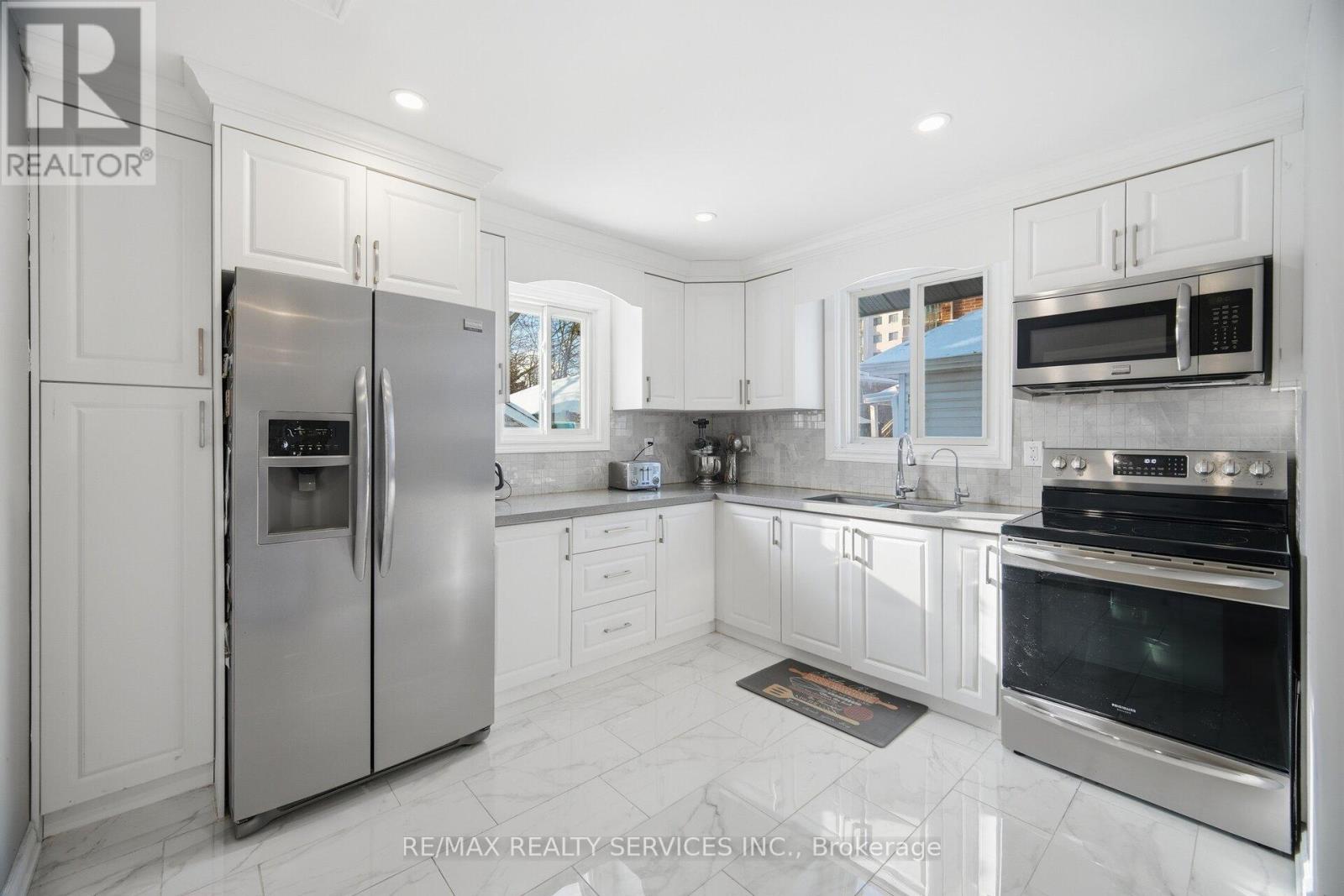 43 Harding Avenue, Toronto, Ontario  M6M 3A3 - Photo 10 - W12760656