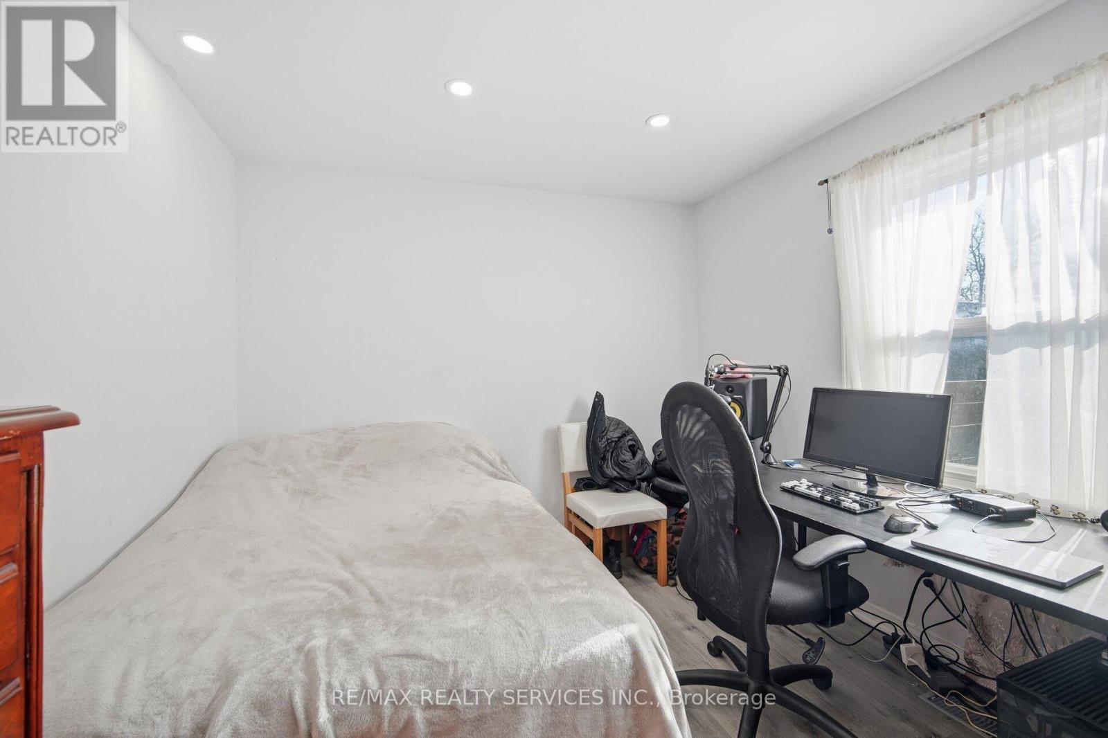 43 Harding Avenue, Toronto, Ontario  M6M 3A3 - Photo 24 - W12760656