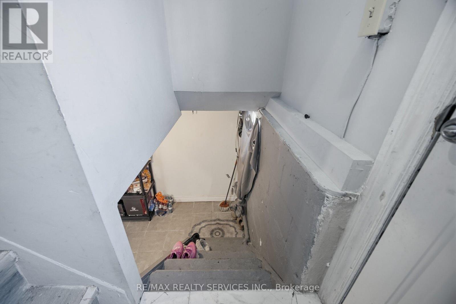 43 Harding Avenue, Toronto, Ontario  M6M 3A3 - Photo 26 - W12760656