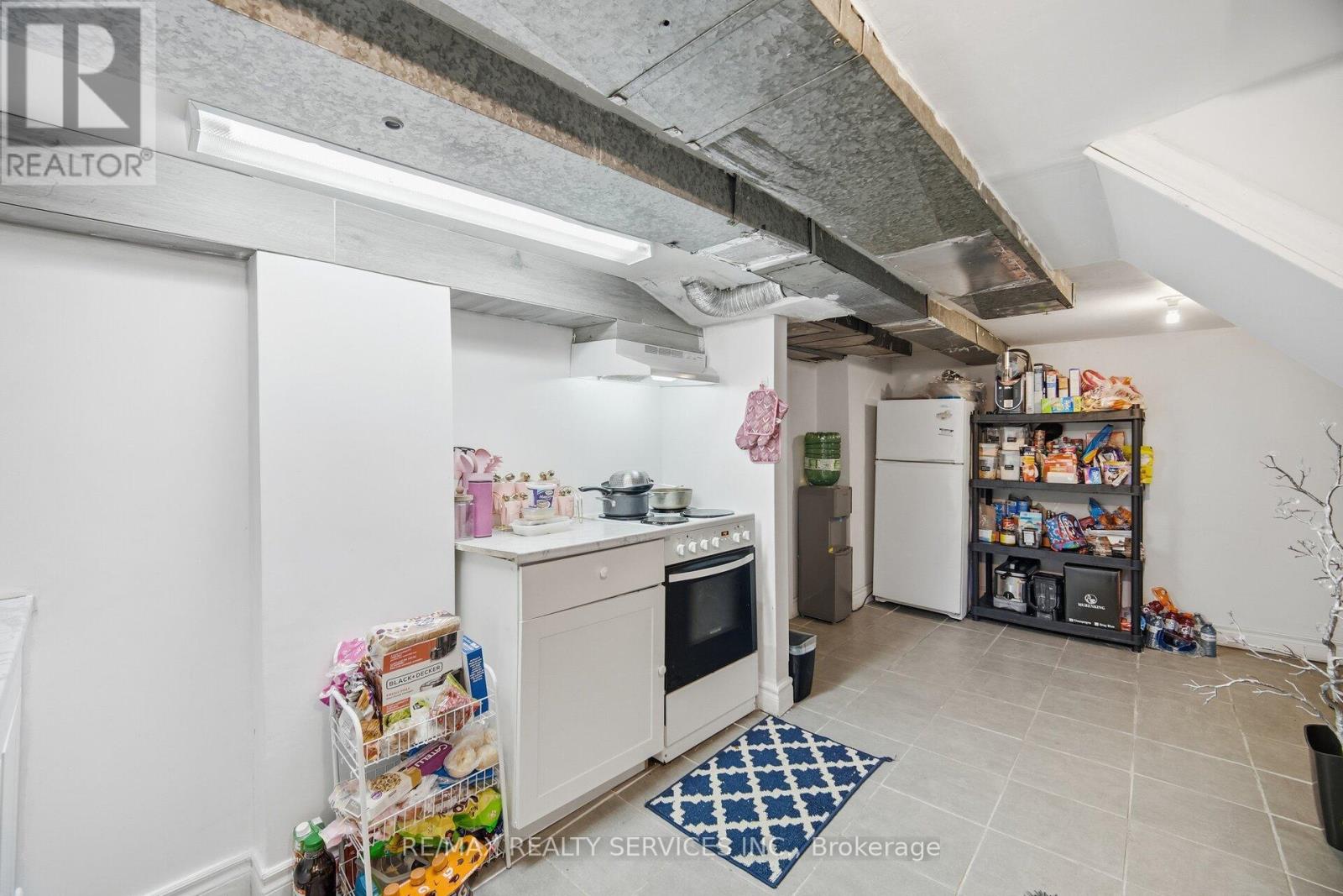 43 Harding Avenue, Toronto, Ontario  M6M 3A3 - Photo 28 - W12760656