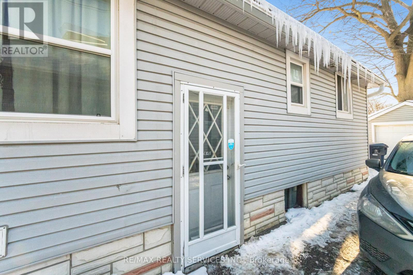 43 Harding Avenue, Toronto, Ontario  M6M 3A3 - Photo 37 - W12760656