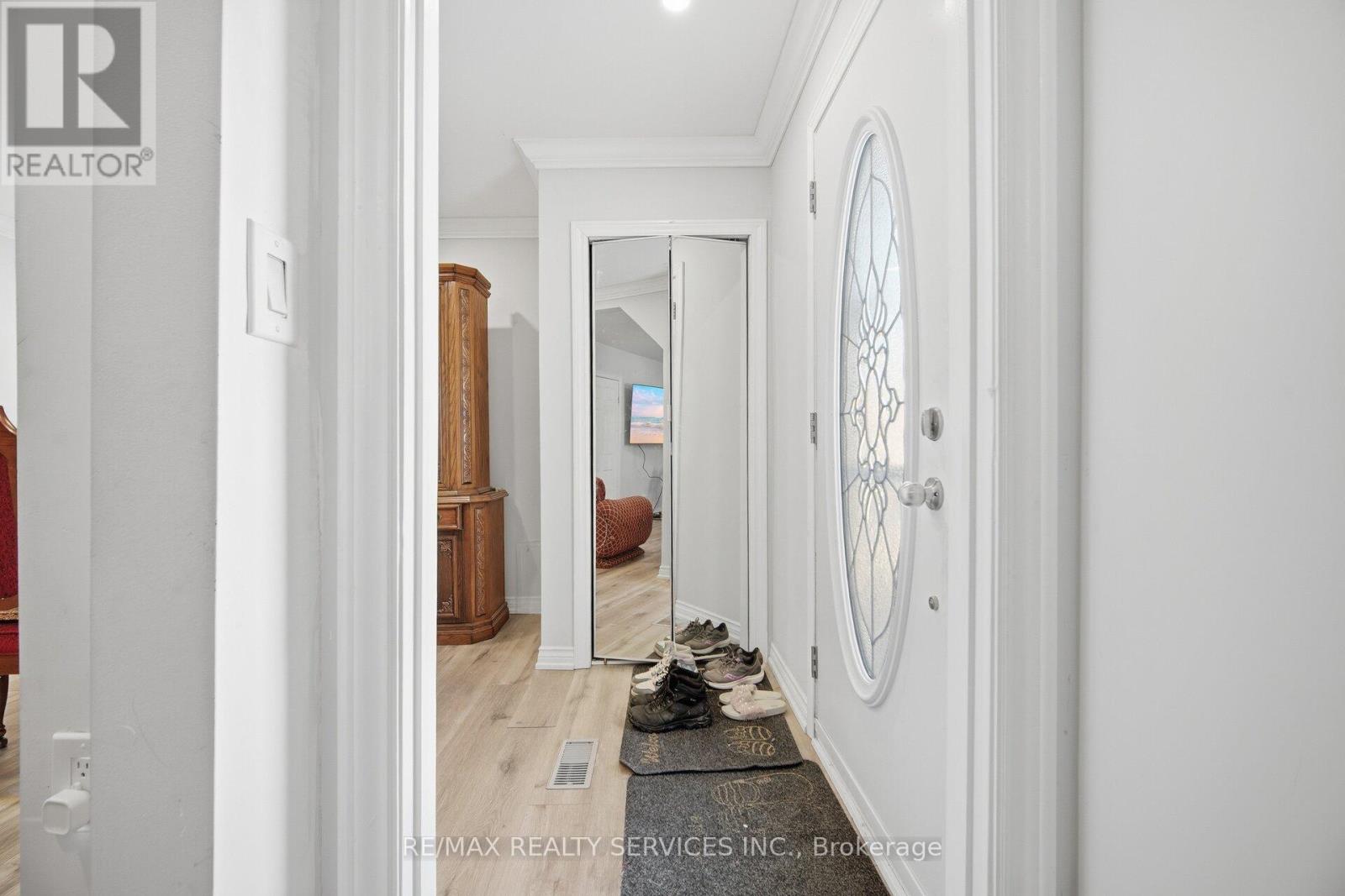 43 Harding Avenue, Toronto, Ontario  M6M 3A3 - Photo 4 - W12760656