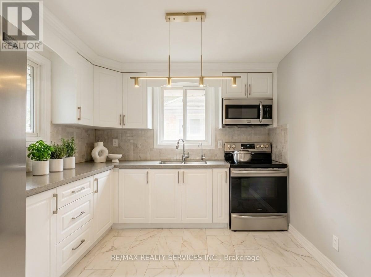 43 Harding Avenue, Toronto, Ontario  M6M 3A3 - Photo 9 - W12760656