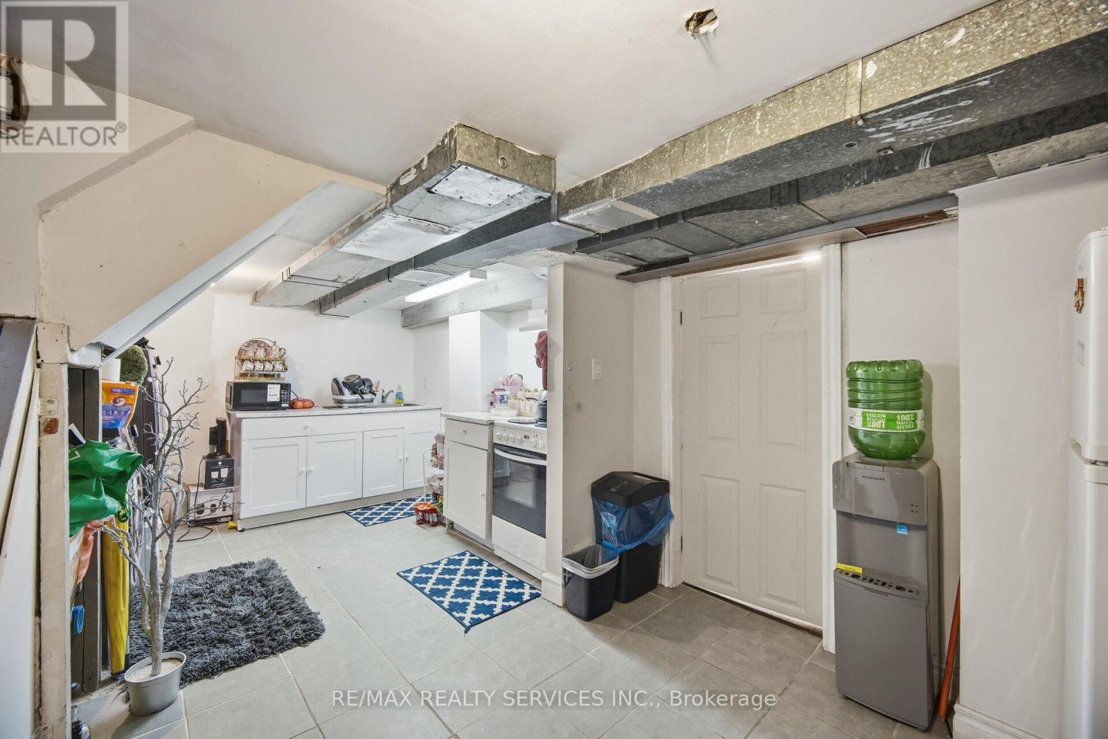 43 Harding Avenue, Toronto, Ontario  M6M 3A3 - Photo 27 - W12760656