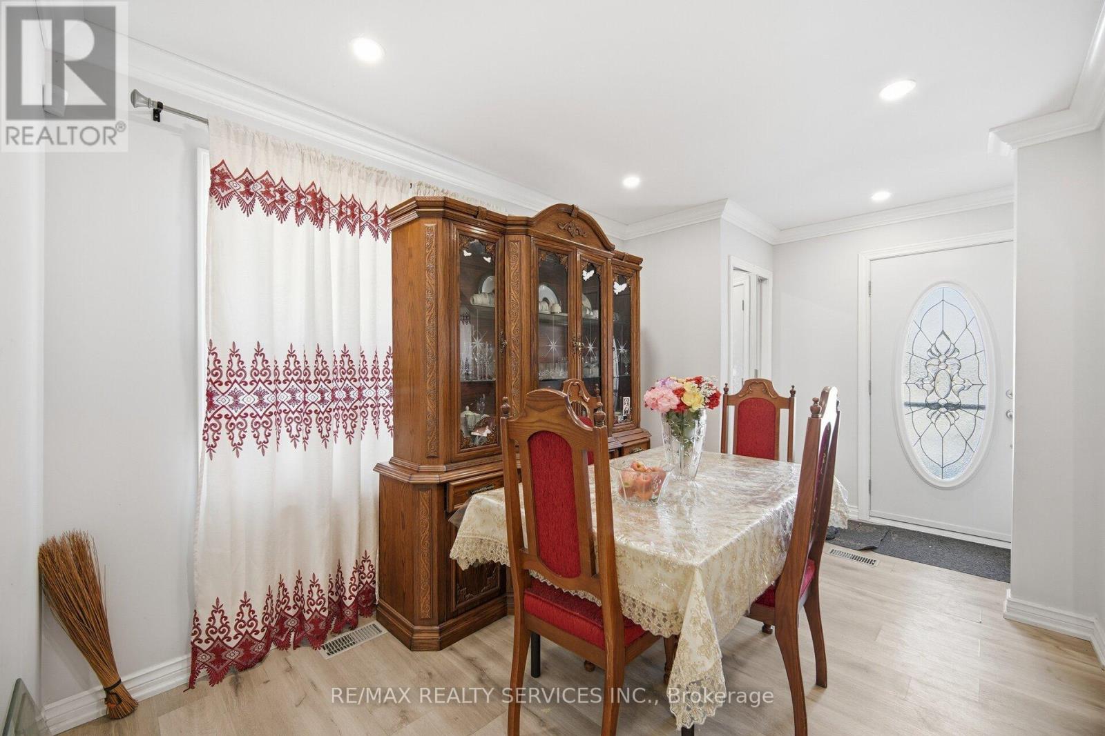 43 Harding Avenue, Toronto, Ontario  M6M 3A3 - Photo 8 - W12760656