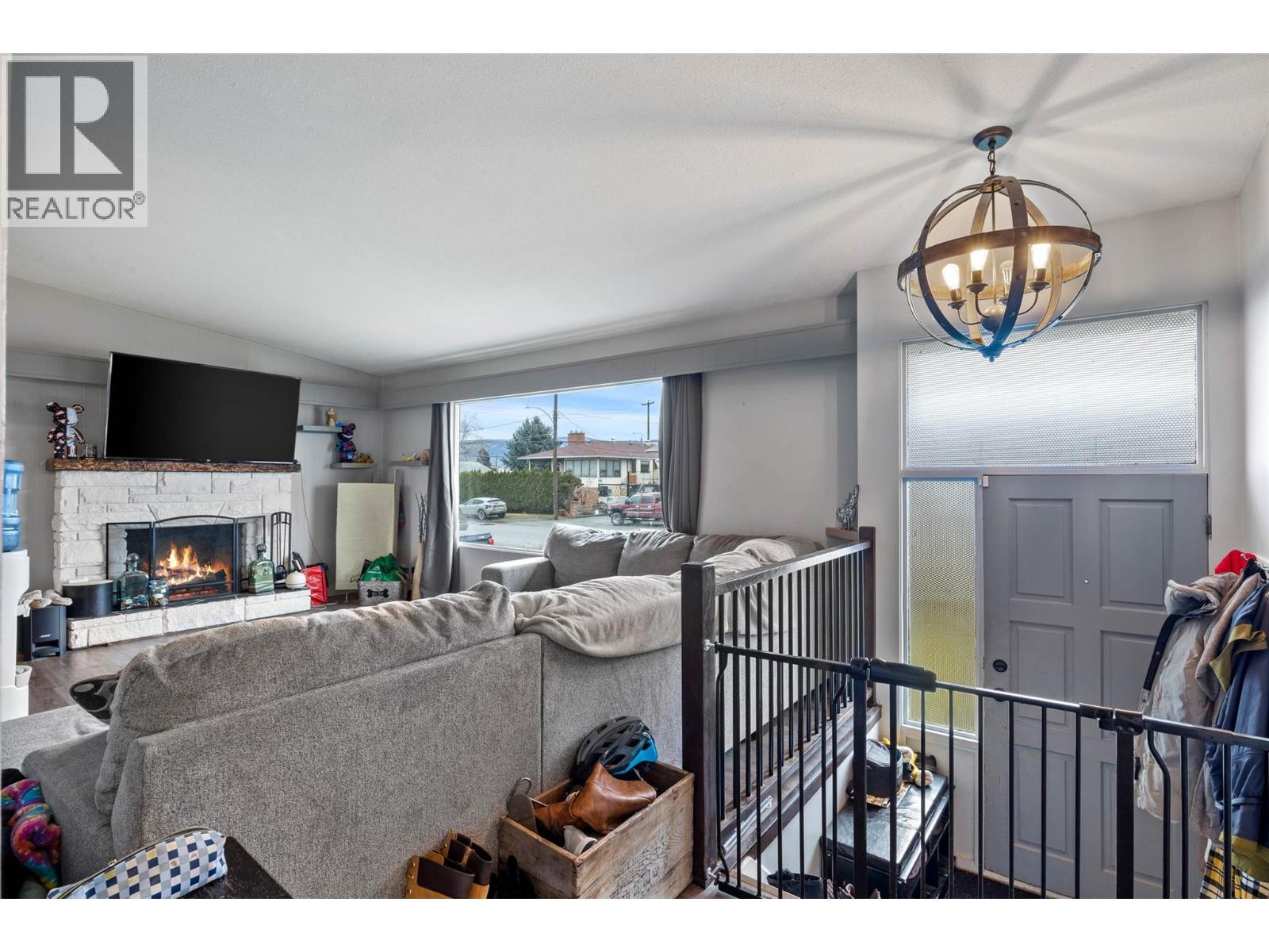 1024 Pembroke Avenue, Kamloops, British Columbia  V2B 1Z4 - Photo 4 - 10374492