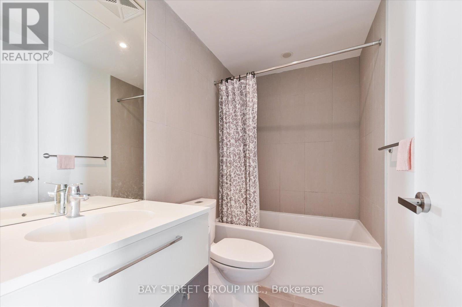 5002 - 15 Grenville Street, Toronto, Ontario  M4Y 0B9 - Photo 17 - C12766766