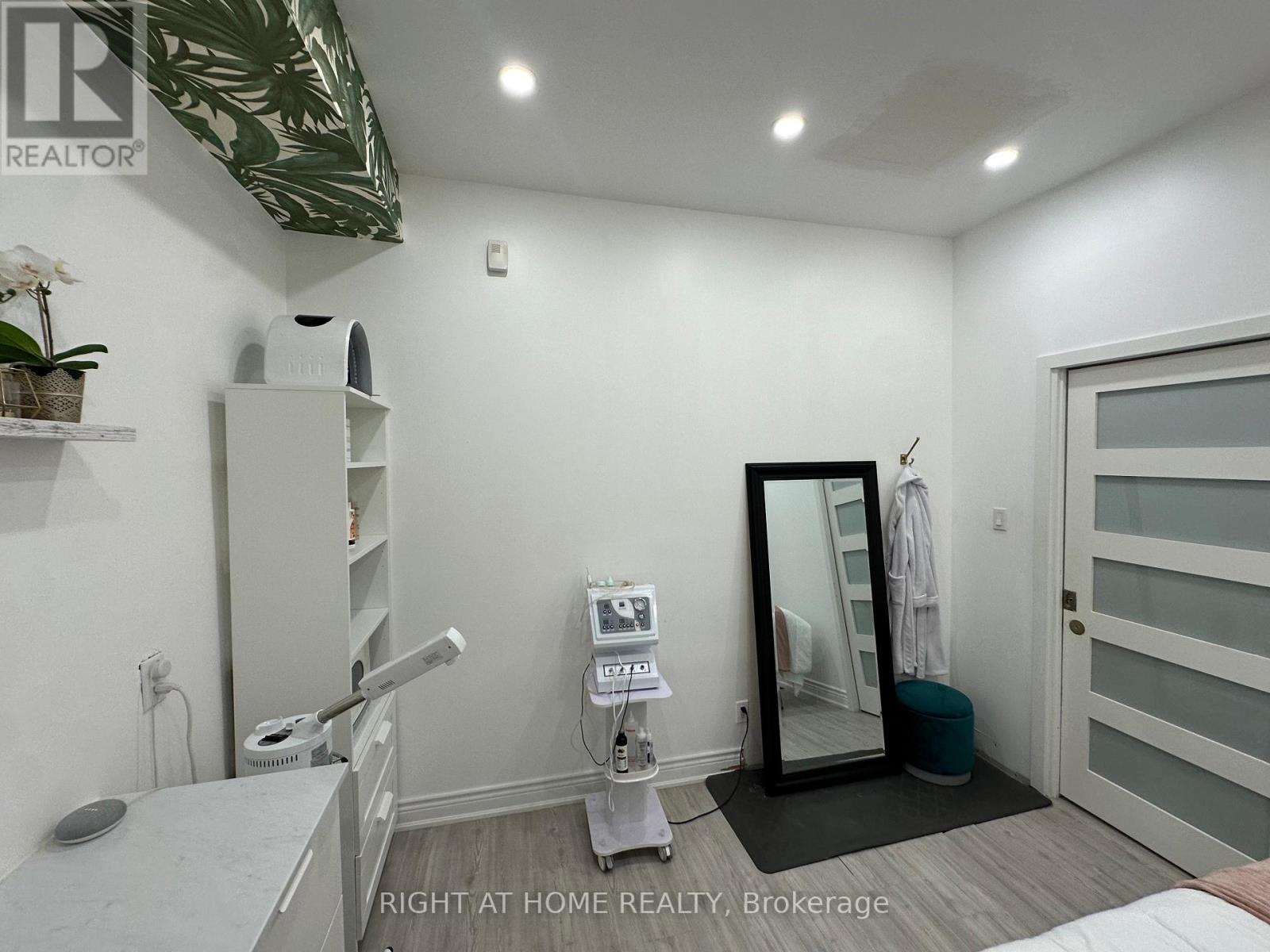 1639 Eglinton Avenue W, Toronto, Ontario  M6E 2H1 - Photo 10 - C12766788