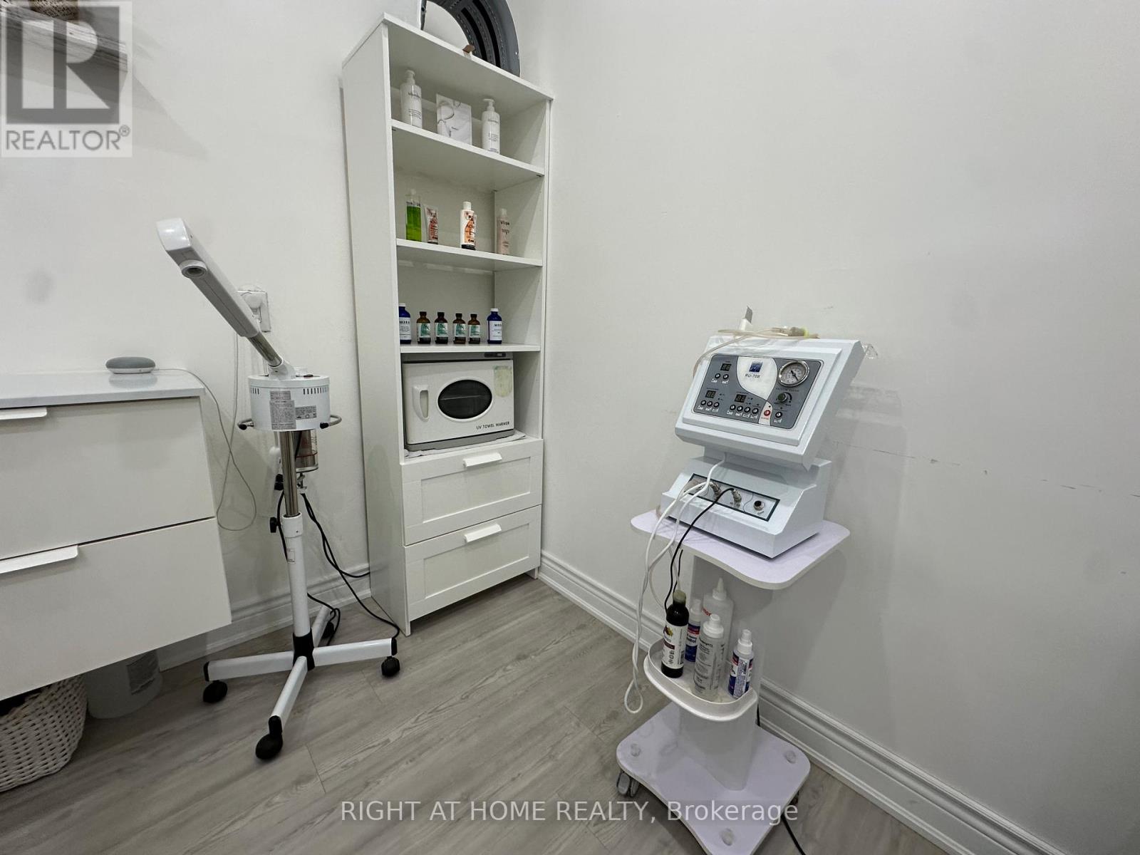 1639 Eglinton Avenue W, Toronto, Ontario  M6E 2H1 - Photo 13 - C12766788