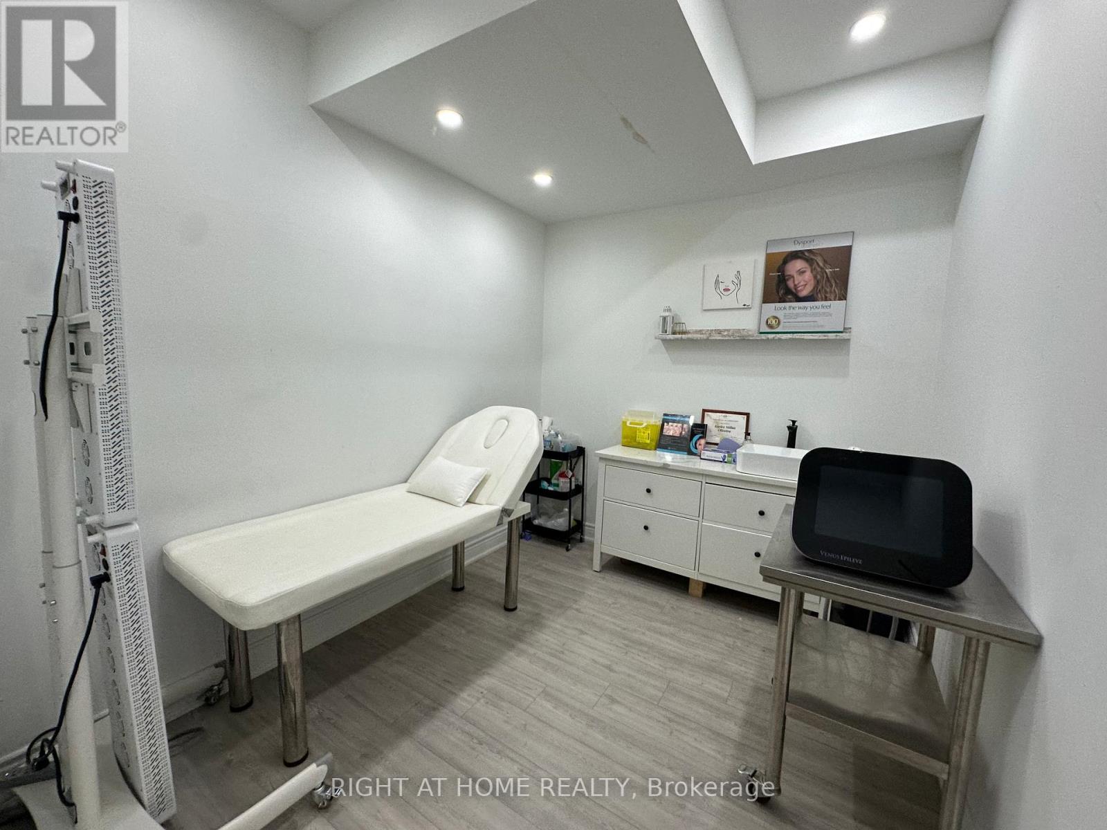 1639 Eglinton Avenue W, Toronto, Ontario  M6E 2H1 - Photo 19 - C12766788