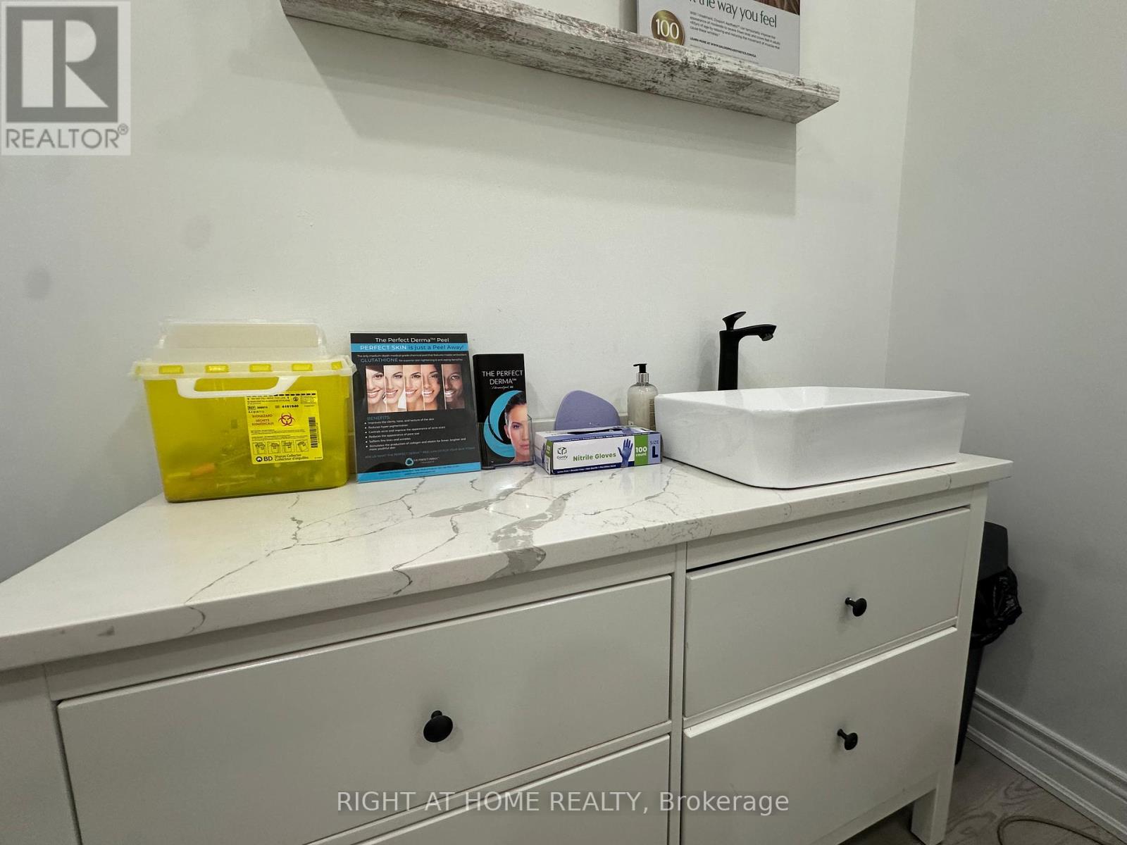 1639 Eglinton Avenue W, Toronto, Ontario  M6E 2H1 - Photo 21 - C12766788