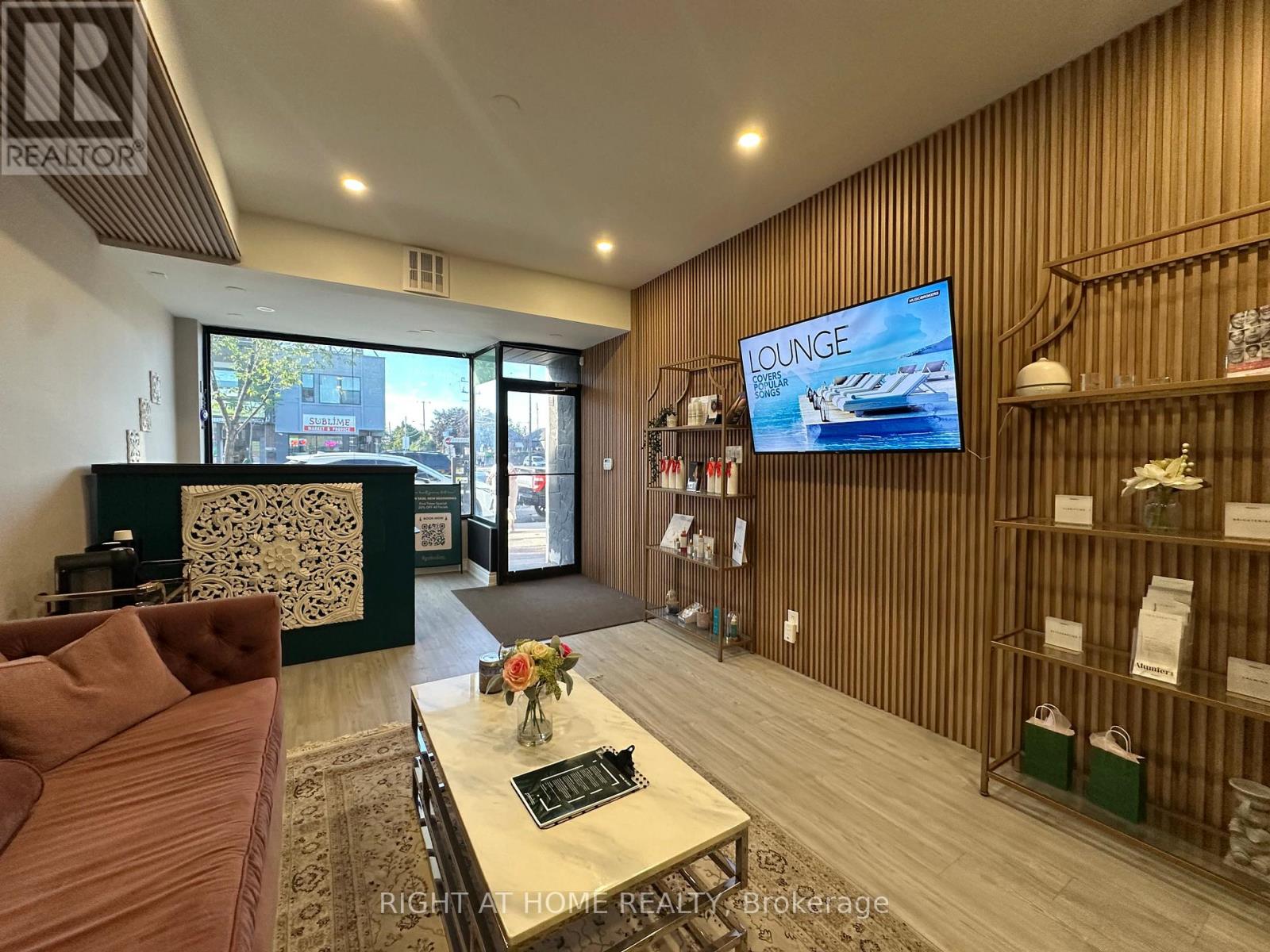 1639 Eglinton Avenue W, Toronto, Ontario  M6E 2H1 - Photo 3 - C12766788