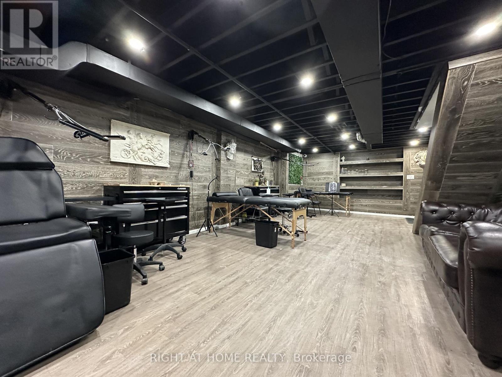 1639 Eglinton Avenue W, Toronto, Ontario  M6E 2H1 - Photo 32 - C12766788