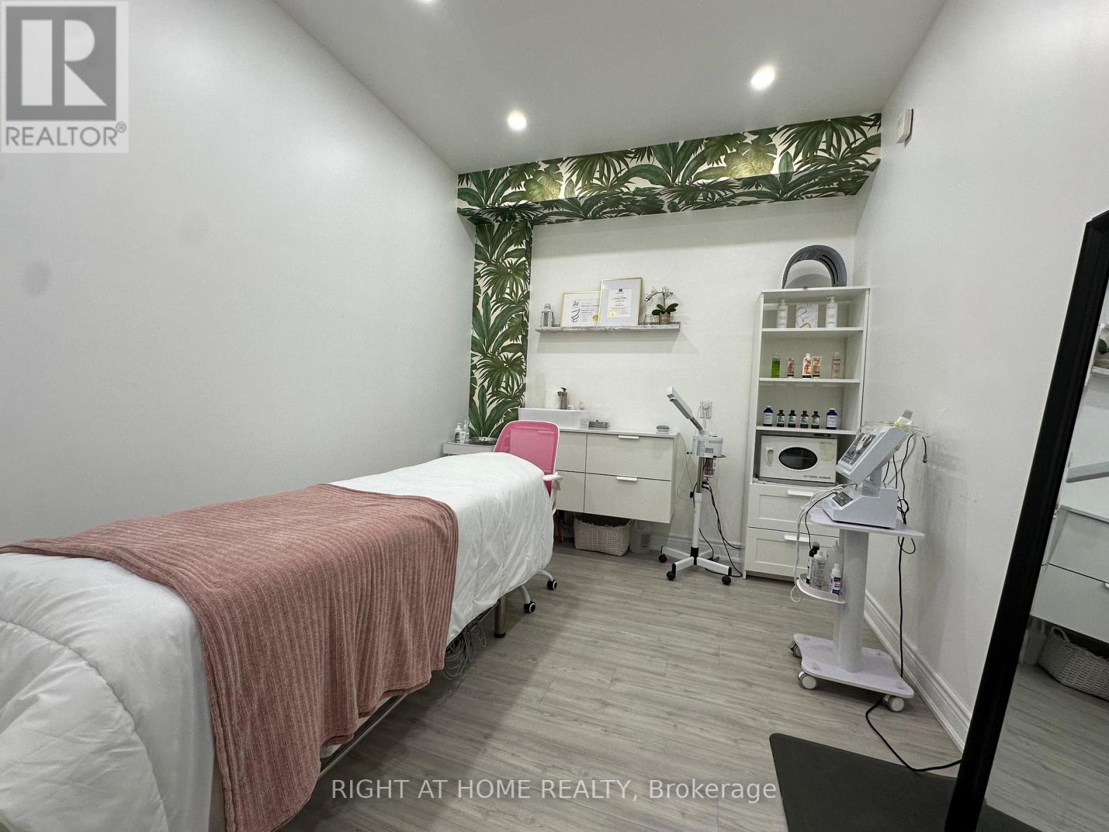 1639 Eglinton Avenue W, Toronto, Ontario  M6E 2H1 - Photo 9 - C12766788