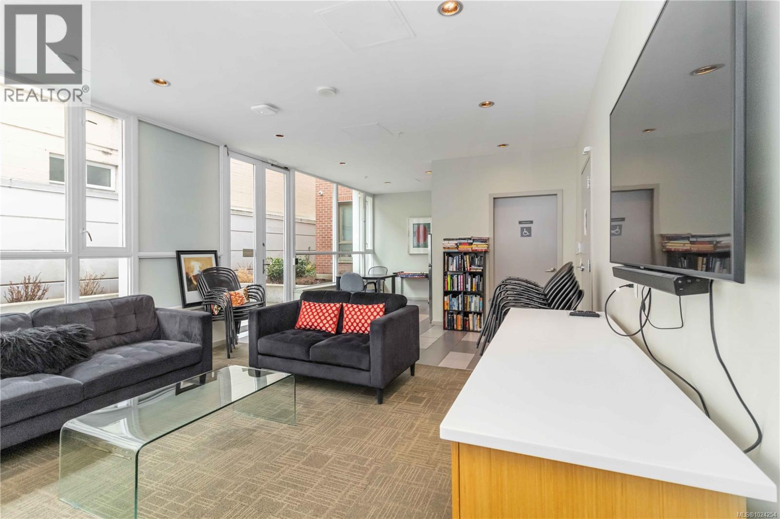 306 834 Johnson St, Victoria, British Columbia  V8W 1N3 - Photo 19 - 1024254