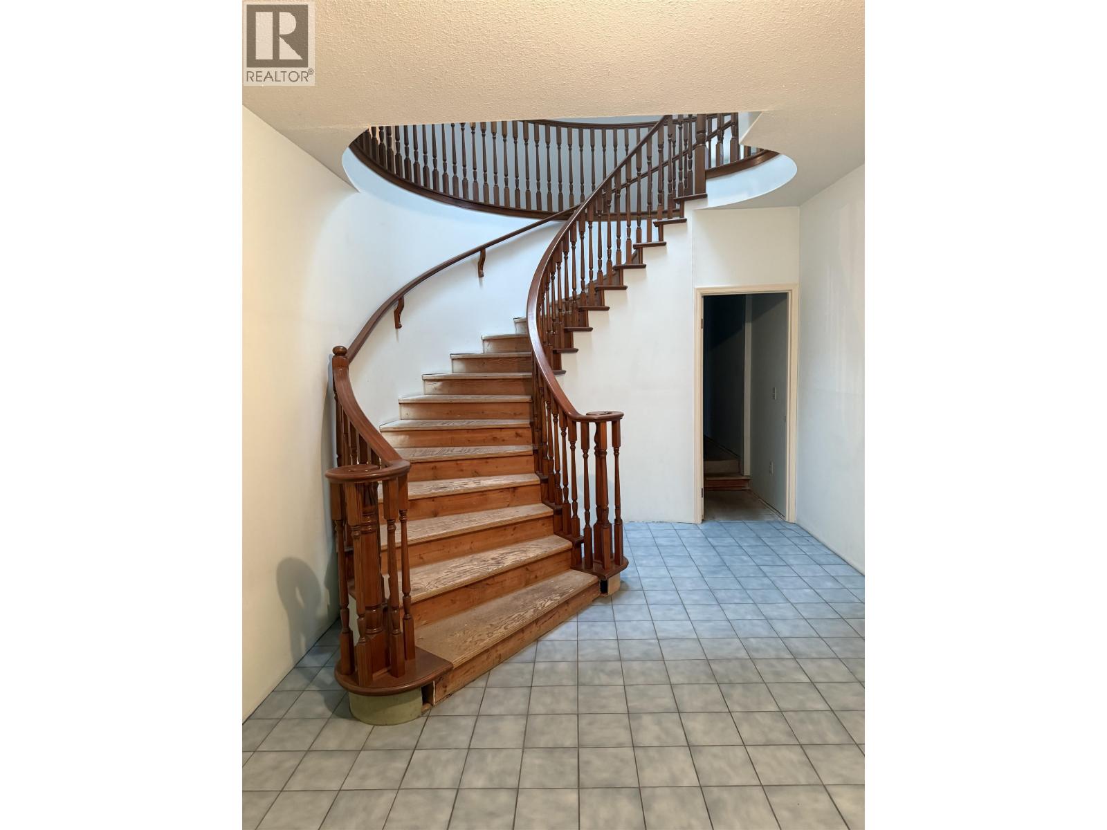 5652 Lancaster Street, Vancouver, British Columbia  V5R 4A5 - Photo 3 - R3087234