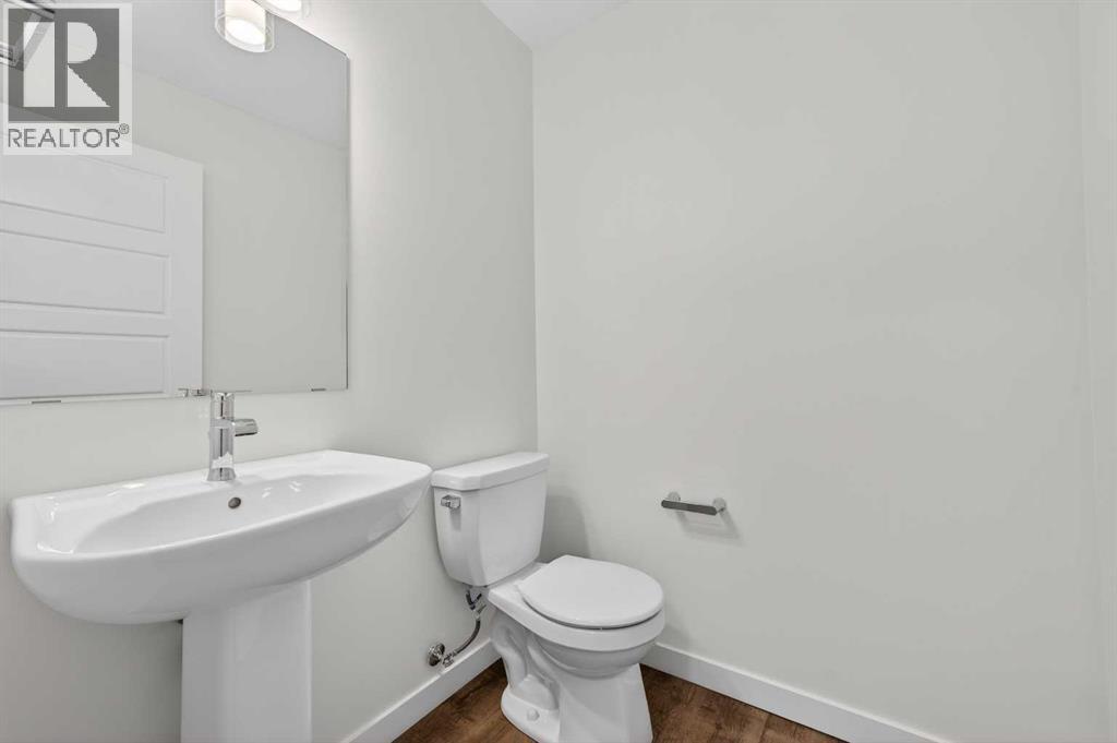 64 Creekside Drive Sw, Calgary, Alberta  T2X 6E2 - Photo 9 - A2282898