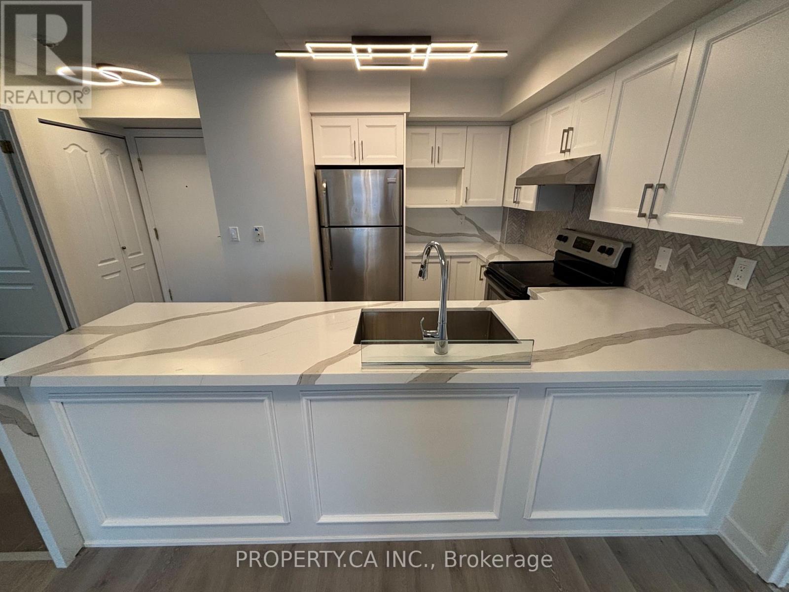 1106 - 135 Pond Drive, Markham, Ontario  L3T 7V6 - Photo 4 - N12766794