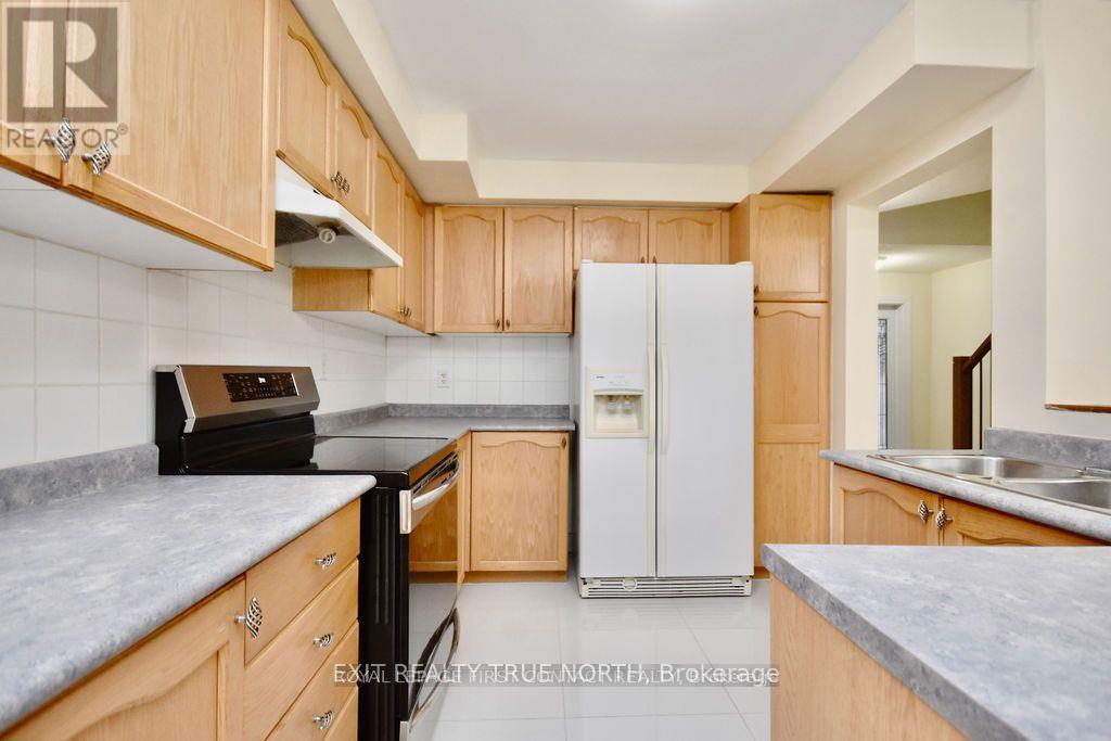 28 Sunset Place, Barrie (Holly), Ontario  L4N 0T7 - Photo 11 - S12766806