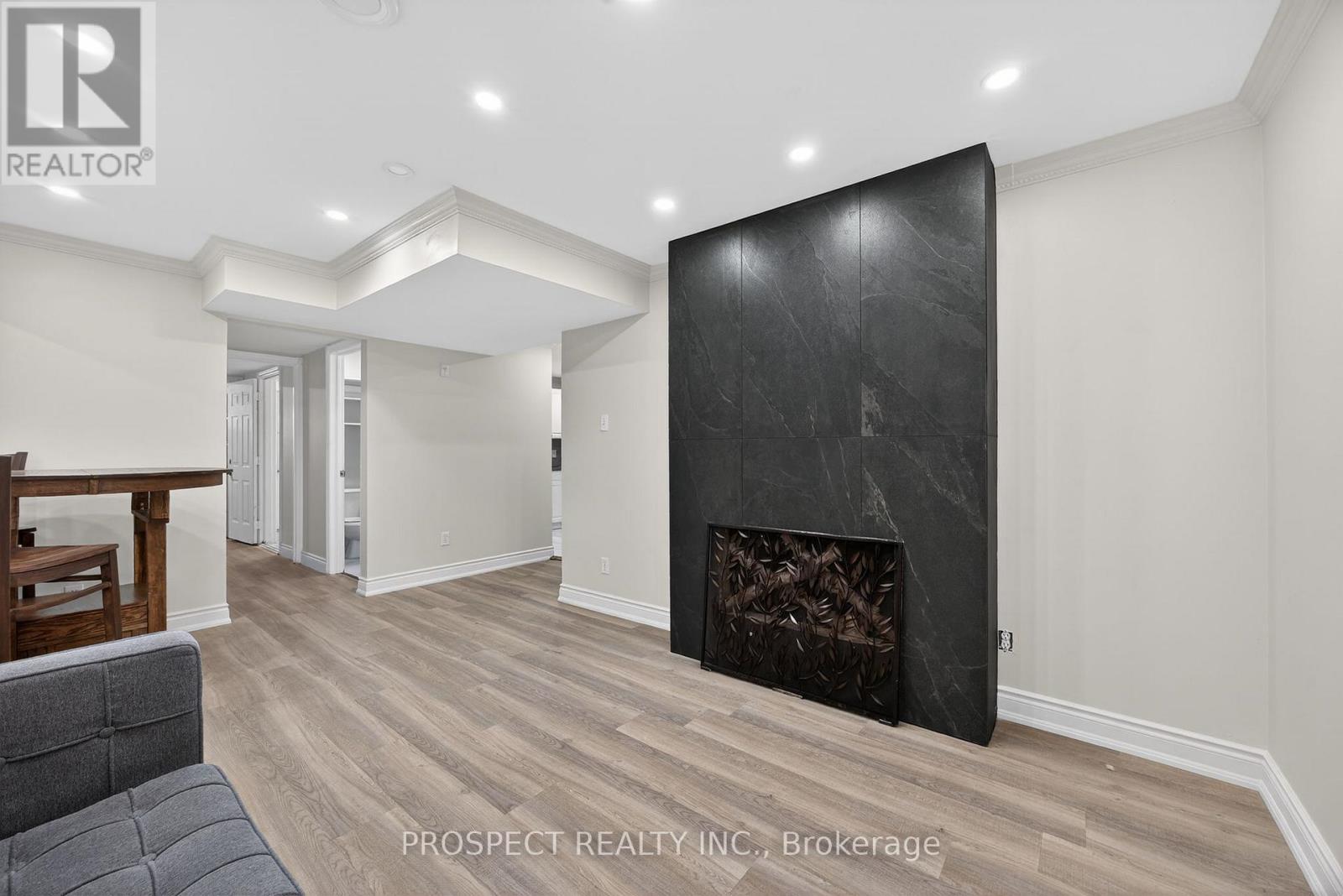 76 Logan Court, Barrie, Ontario  L4N 8G8 - Photo 2 - S12766840