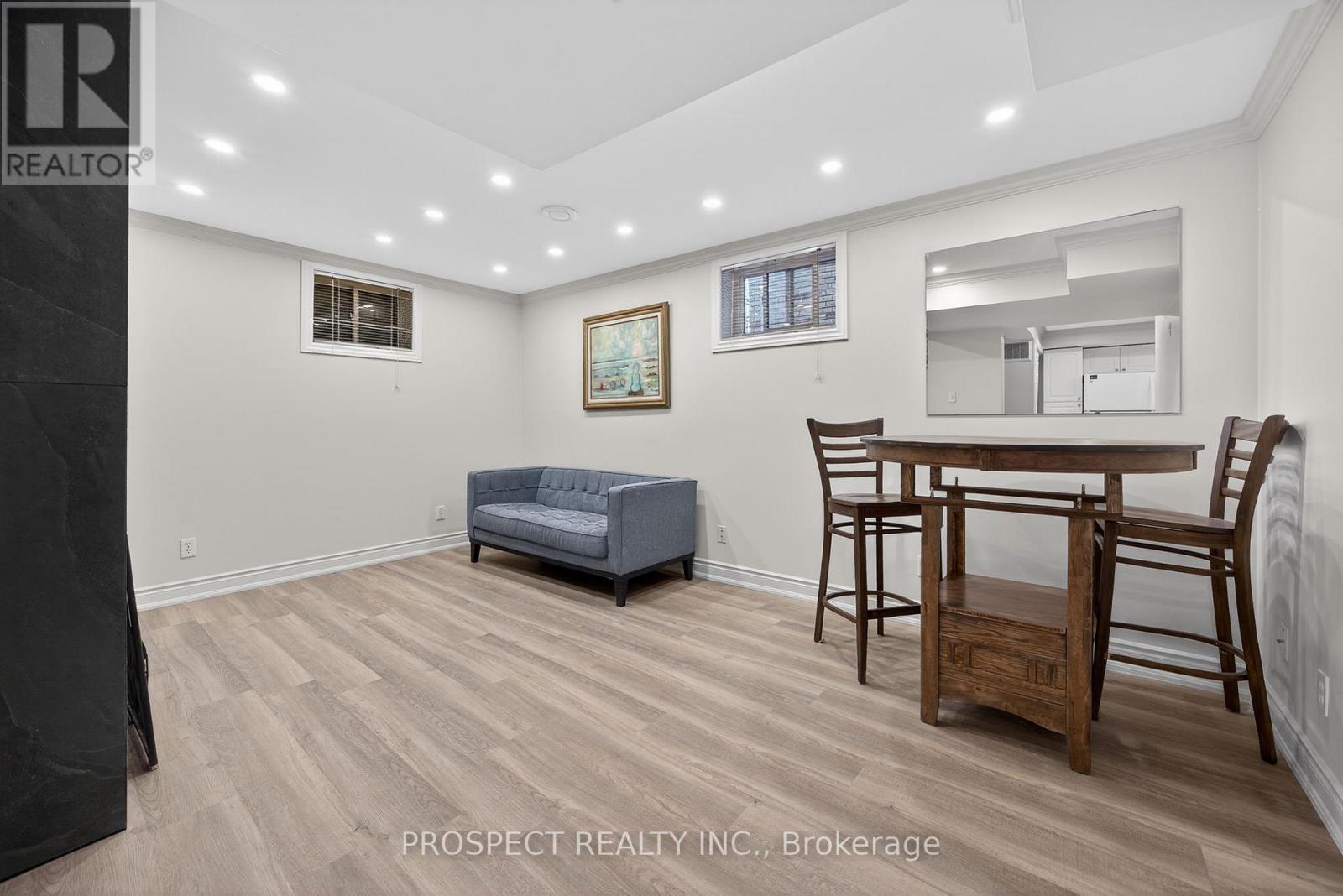 76 Logan Court, Barrie, Ontario  L4N 8G8 - Photo 3 - S12766840