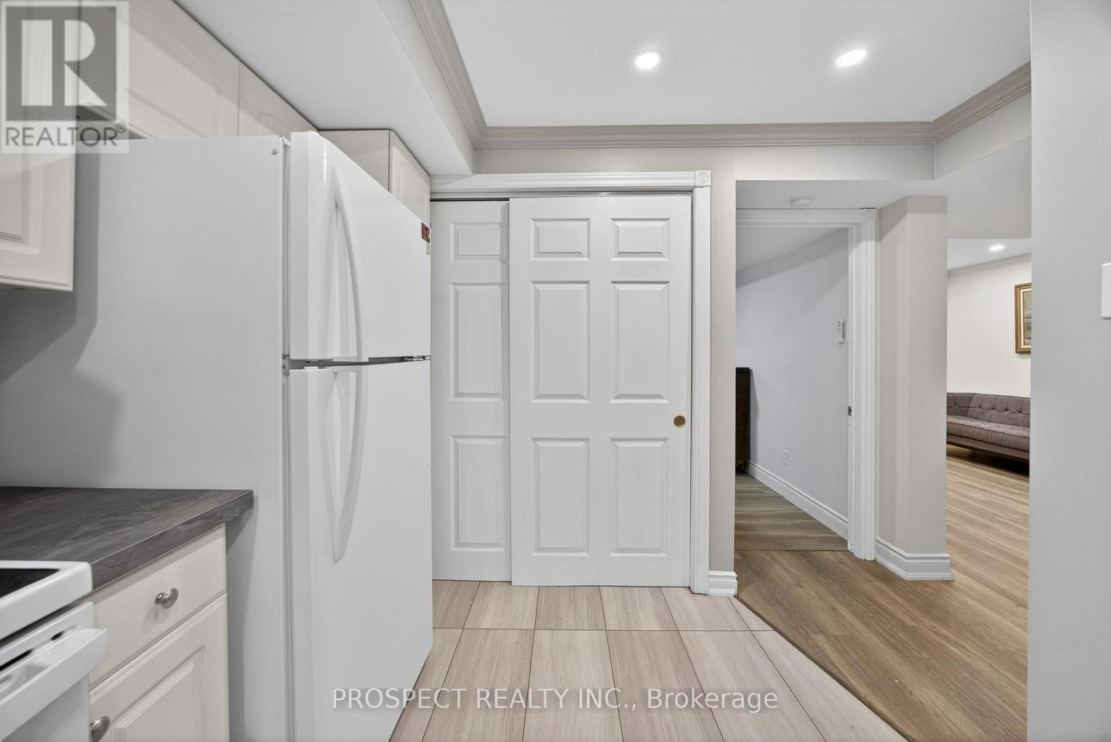 76 Logan Court, Barrie, Ontario  L4N 8G8 - Photo 5 - S12766840