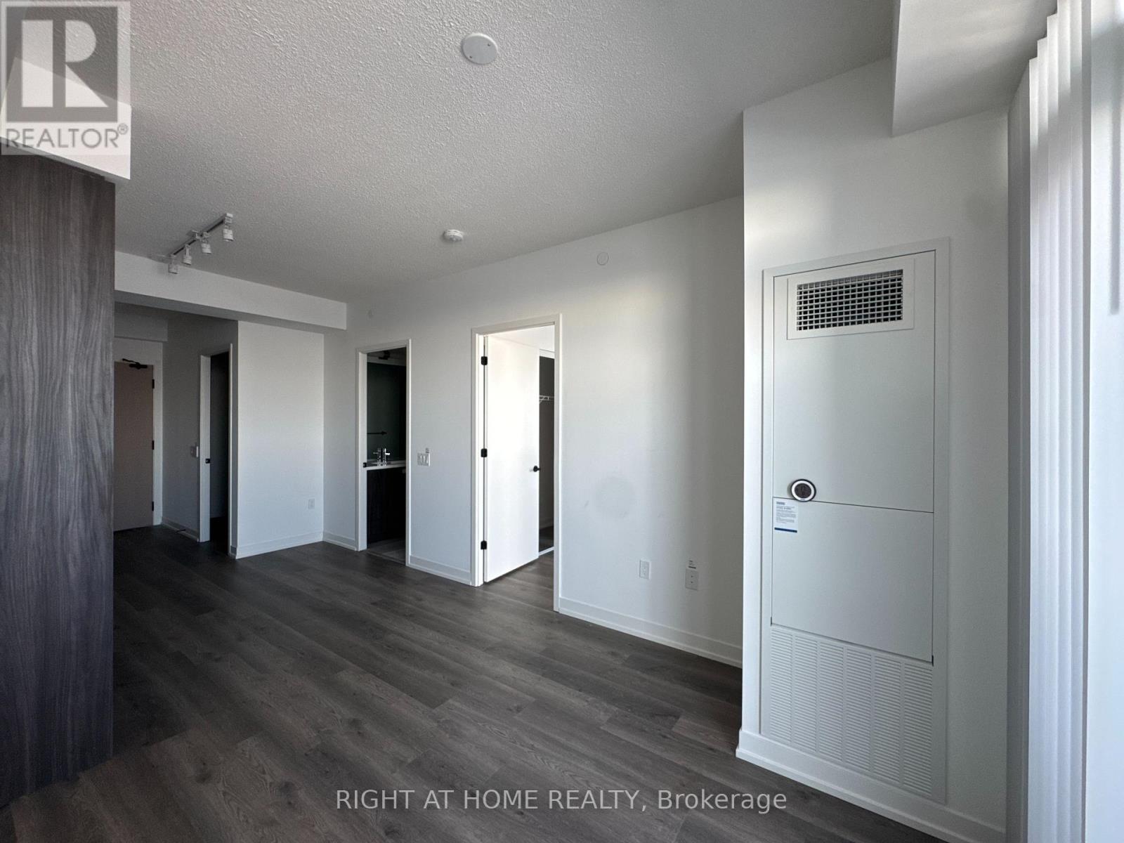 3810 - 8 Interchange Way, Vaughan, Ontario  L4K 0R2 - Photo 10 - N12689302