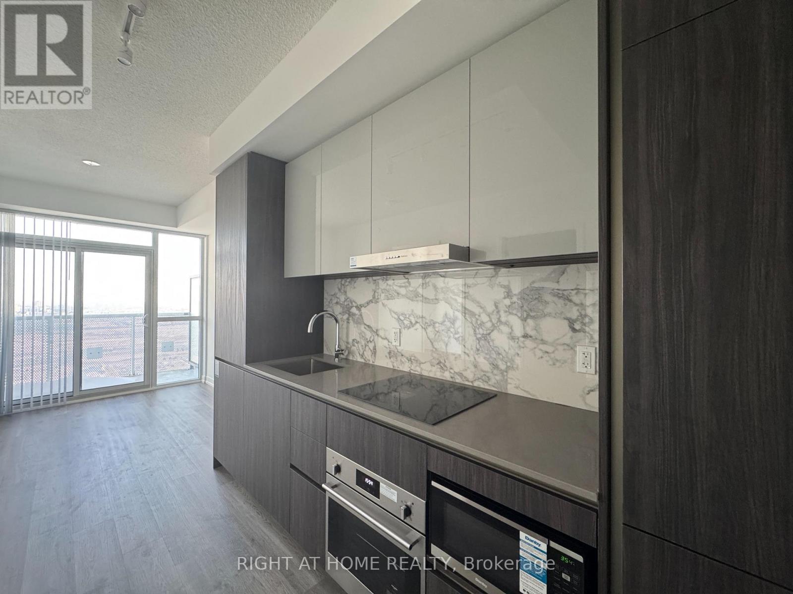 3810 - 8 Interchange Way, Vaughan, Ontario  L4K 0R2 - Photo 2 - N12689302