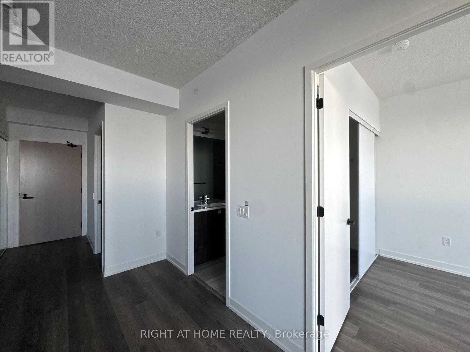 3810 - 8 Interchange Way, Vaughan, Ontario  L4K 0R2 - Photo 11 - N12689302