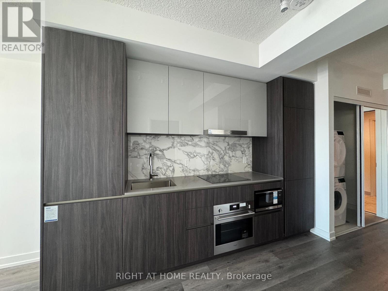 3810 - 8 Interchange Way, Vaughan, Ontario  L4K 0R2 - Photo 8 - N12689302