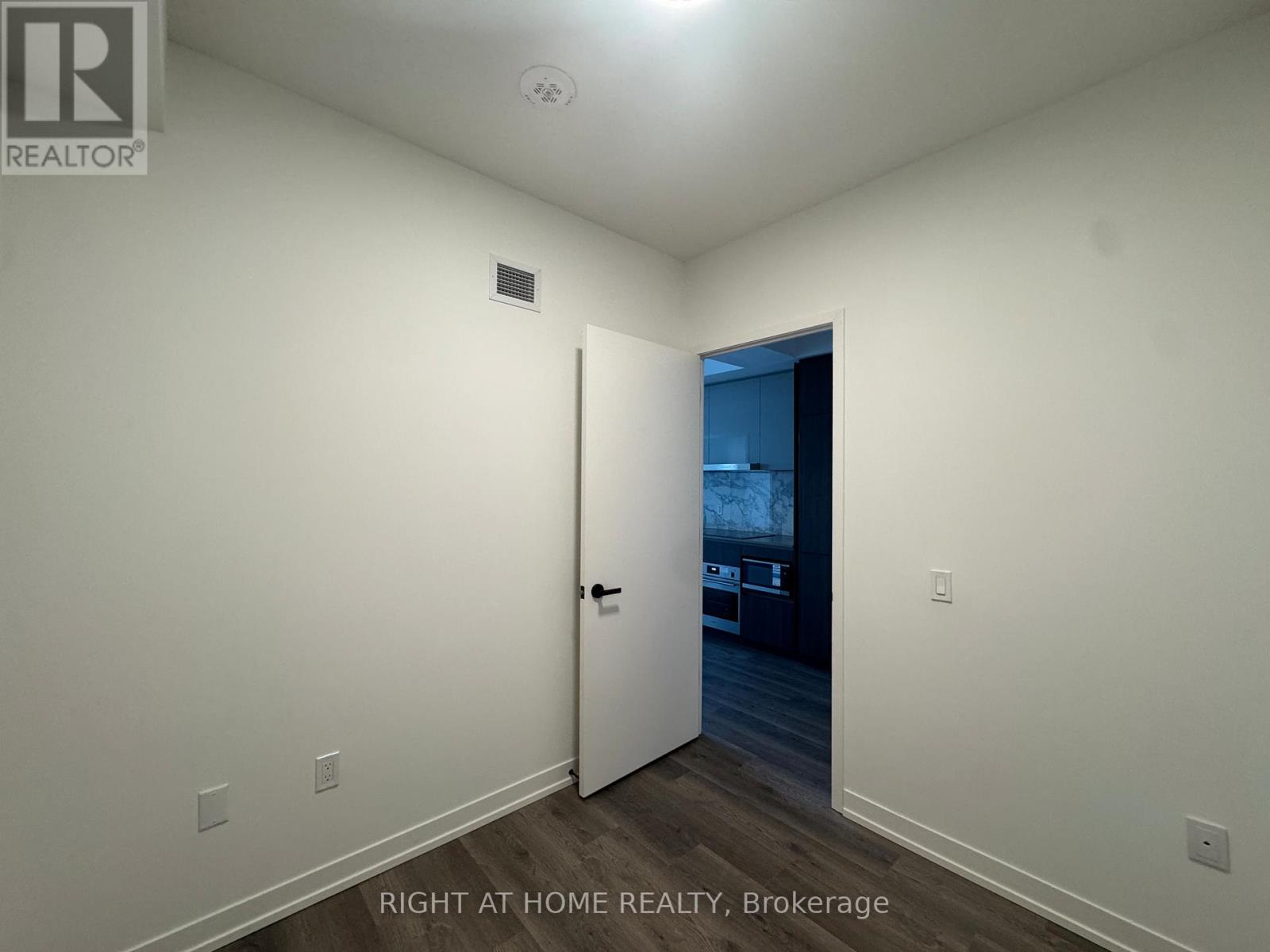 3810 - 8 Interchange Way, Vaughan, Ontario  L4K 0R2 - Photo 19 - N12689302