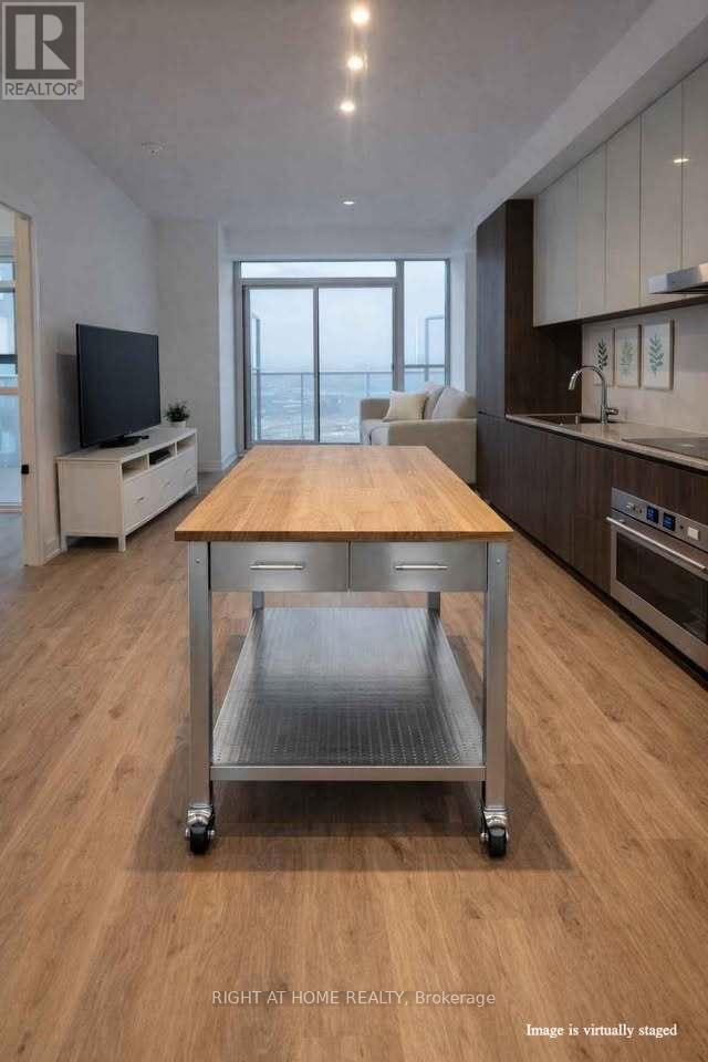 3810 - 8 Interchange Way, Vaughan, Ontario  L4K 0R2 - Photo 3 - N12689302