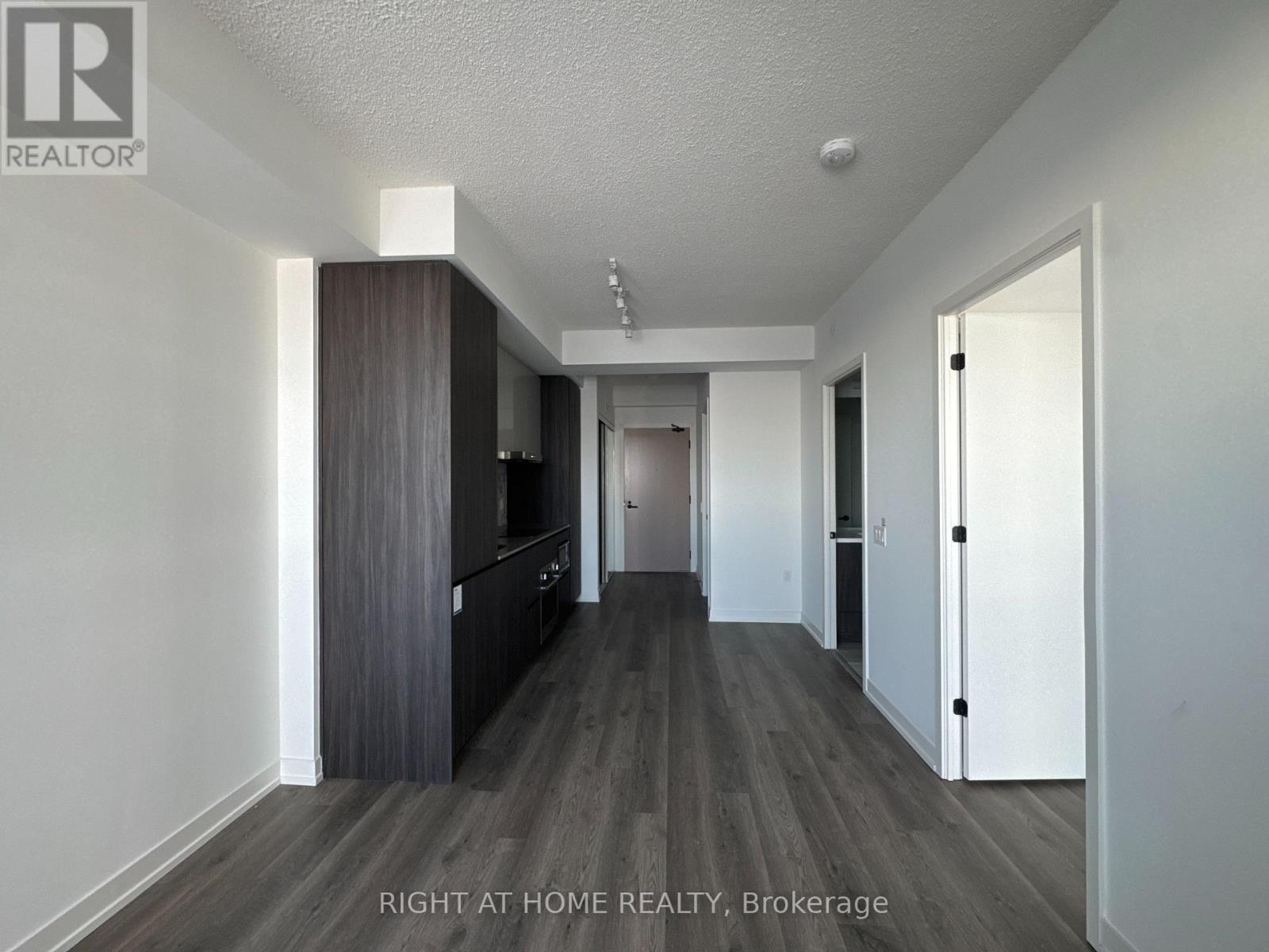 3810 - 8 Interchange Way, Vaughan, Ontario  L4K 0R2 - Photo 9 - N12689302