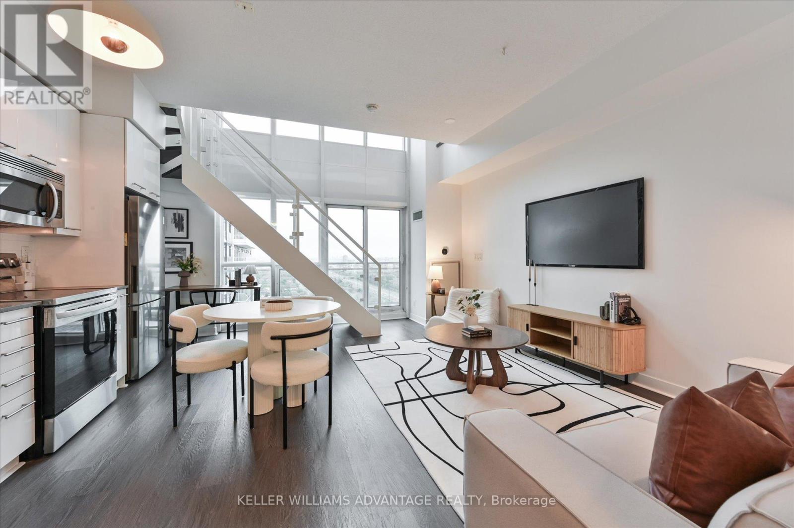 2910 - 155 Legion Road N, Toronto, Ontario  M8Y 0A7 - Photo 4 - W12682300