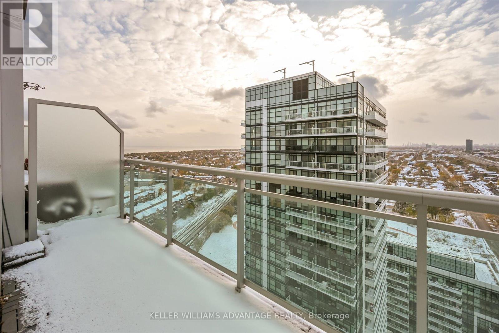 2910 - 155 Legion Road N, Toronto, Ontario  M8Y 0A7 - Photo 32 - W12682300