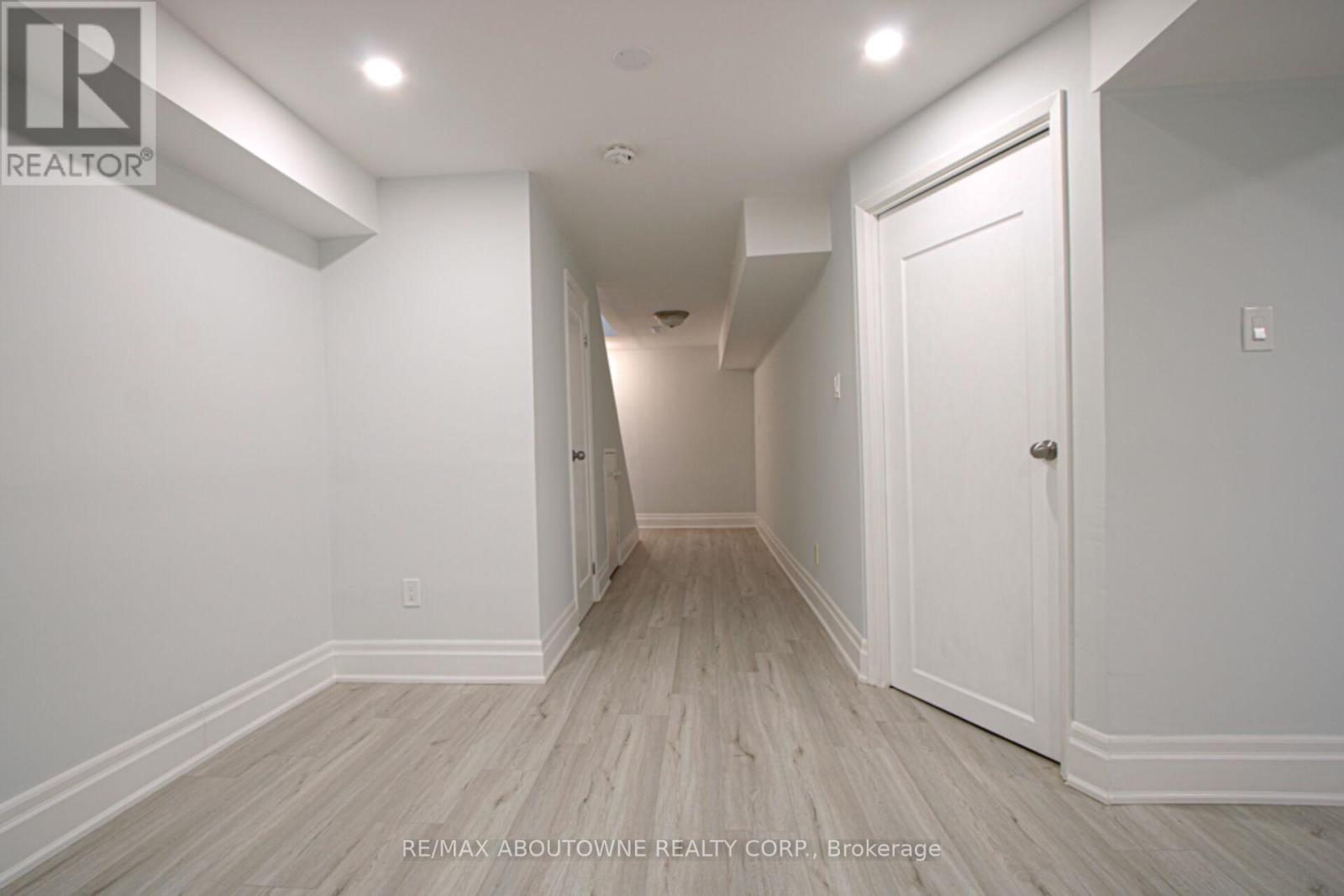 41 - 1532 Lancaster Drive, Oakville, Ontario  L6H 2Z3 - Photo 29 - W12766710