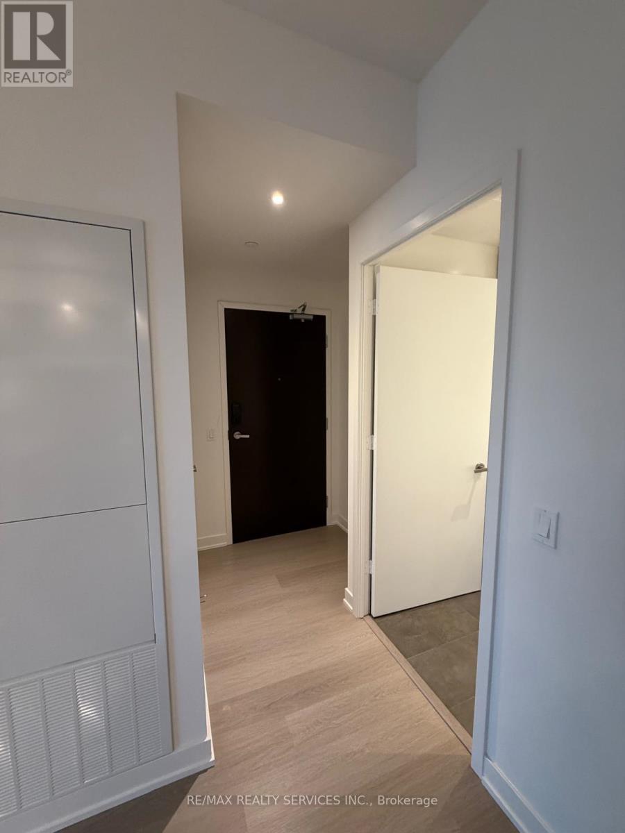 510 - 448 Burnhamthorpe Road W, Mississauga, Ontario  L5B 0R4 - Photo 2 - W12766772