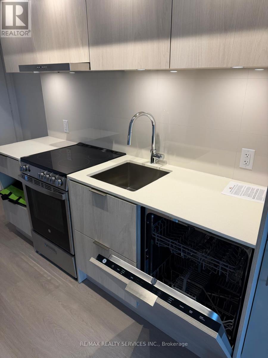 510 - 448 Burnhamthorpe Road W, Mississauga, Ontario  L5B 0R4 - Photo 5 - W12766772