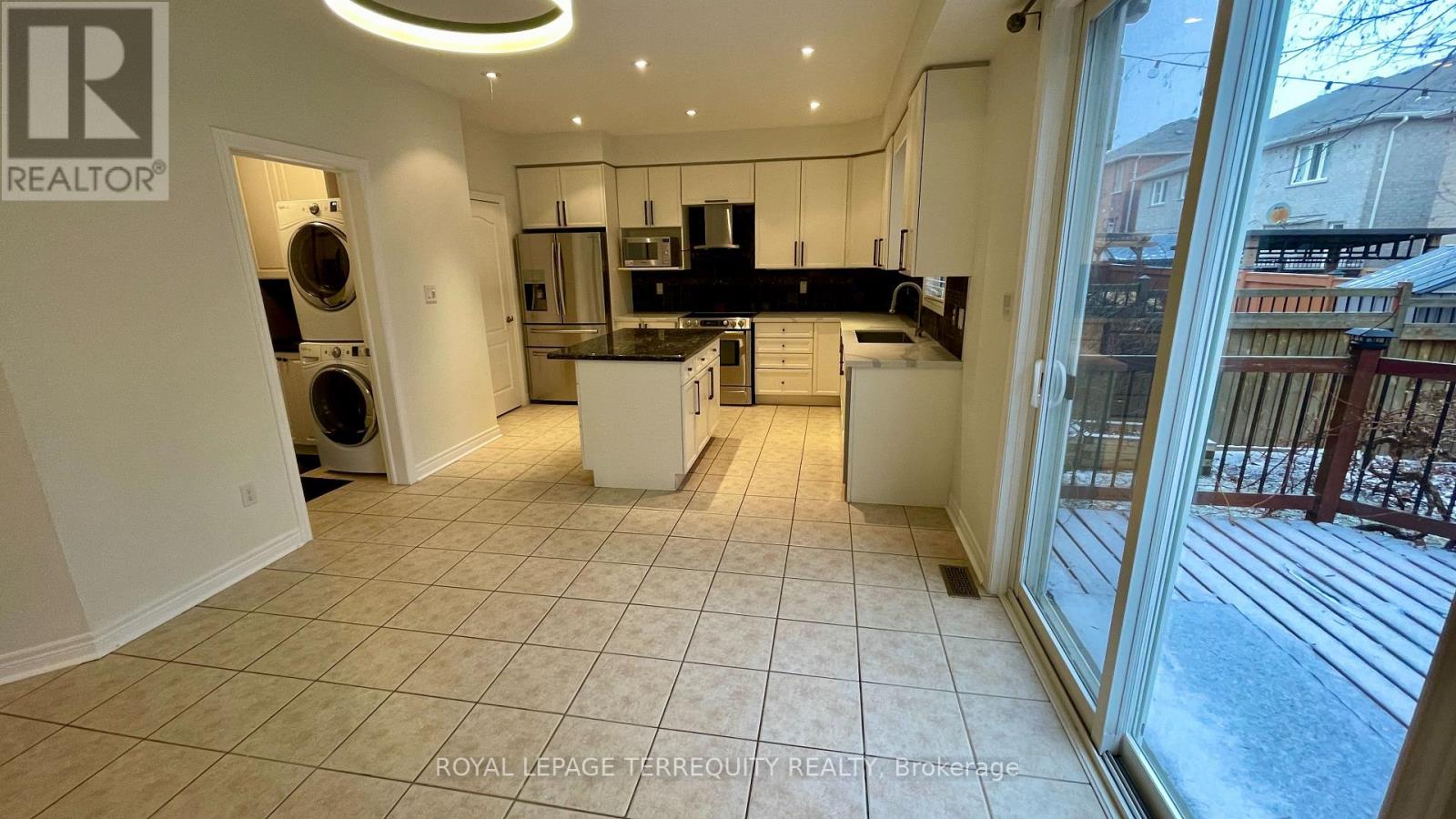 2089 Blackforest Crescent, Oakville, Ontario  L6M 4T5 - Photo 11 - W12766780