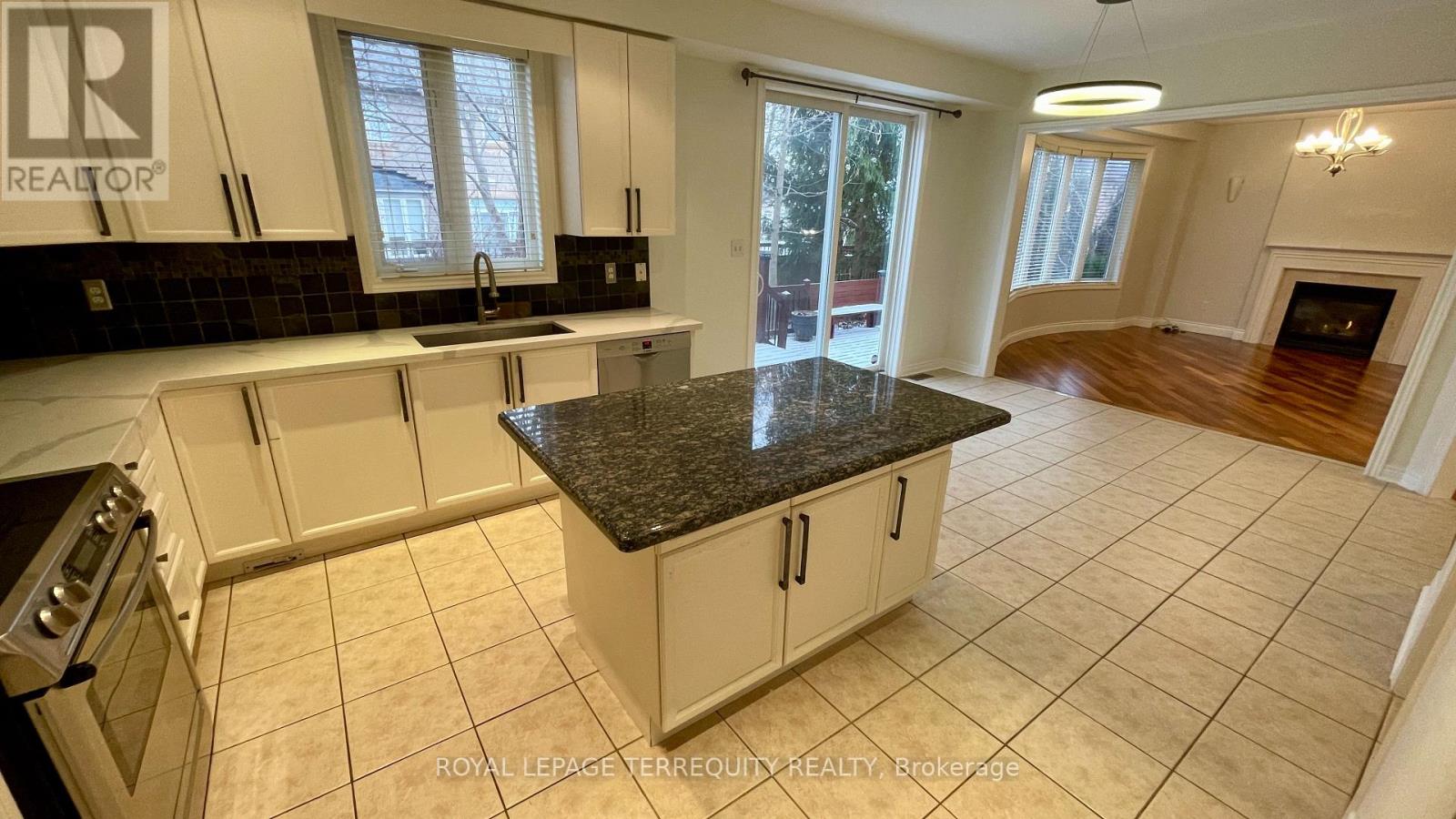 2089 Blackforest Crescent, Oakville, Ontario  L6M 4T5 - Photo 12 - W12766780